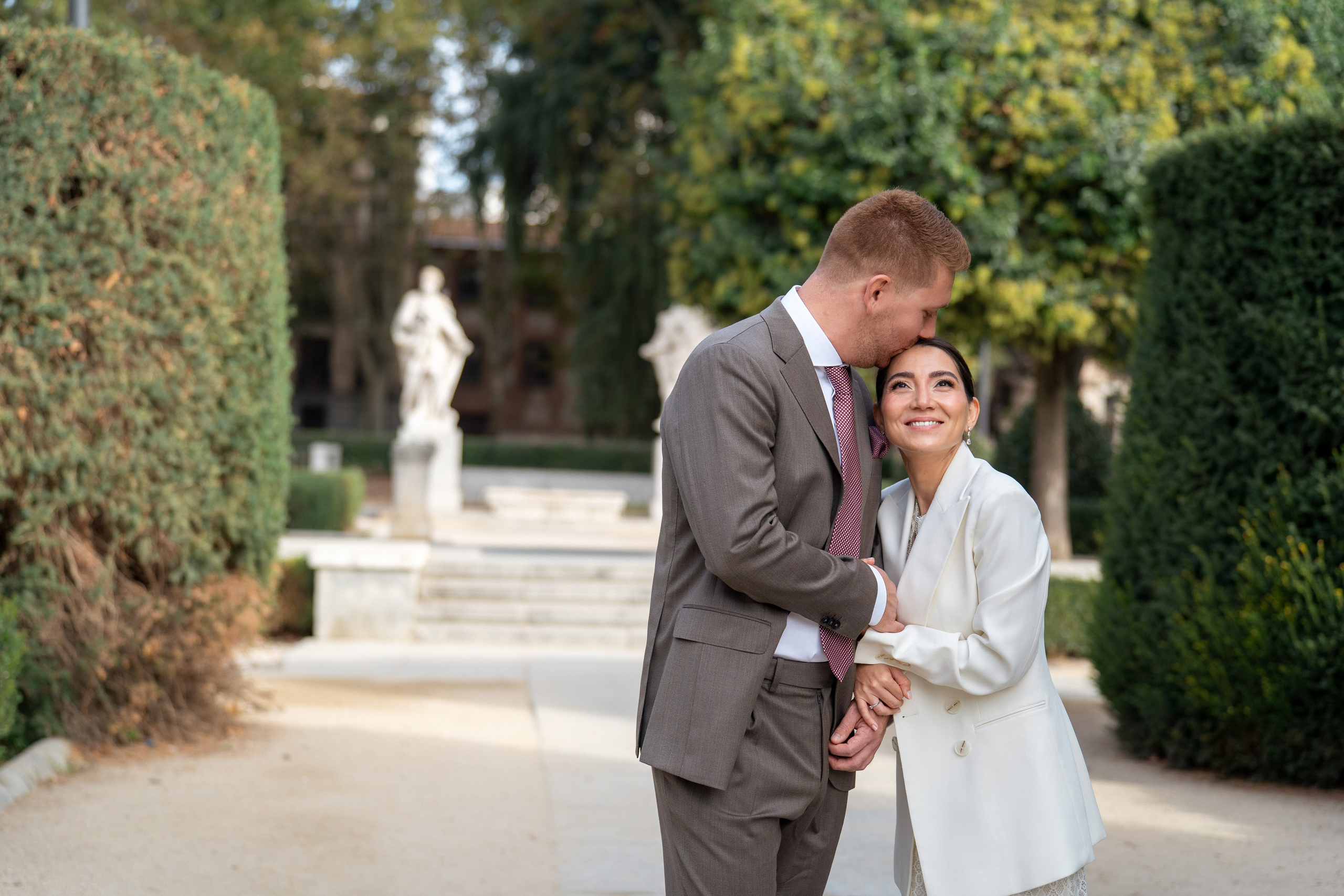 Elopement photoshoot in Madrid city centre. Fotógrafo en Madrid, España. Alyona Belyaninova