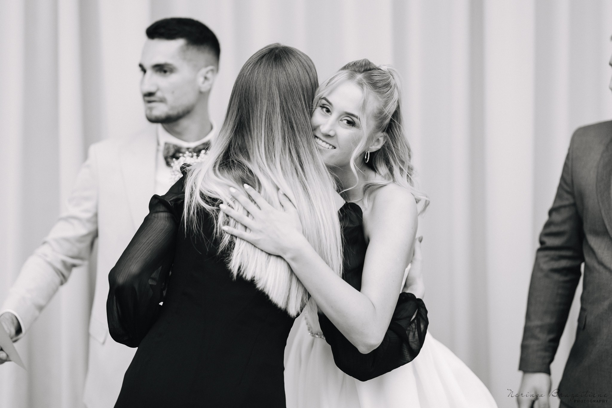 Vestuvinė fotosesija Kaune, Vienybės aikštėje, prie Lietuvos banko