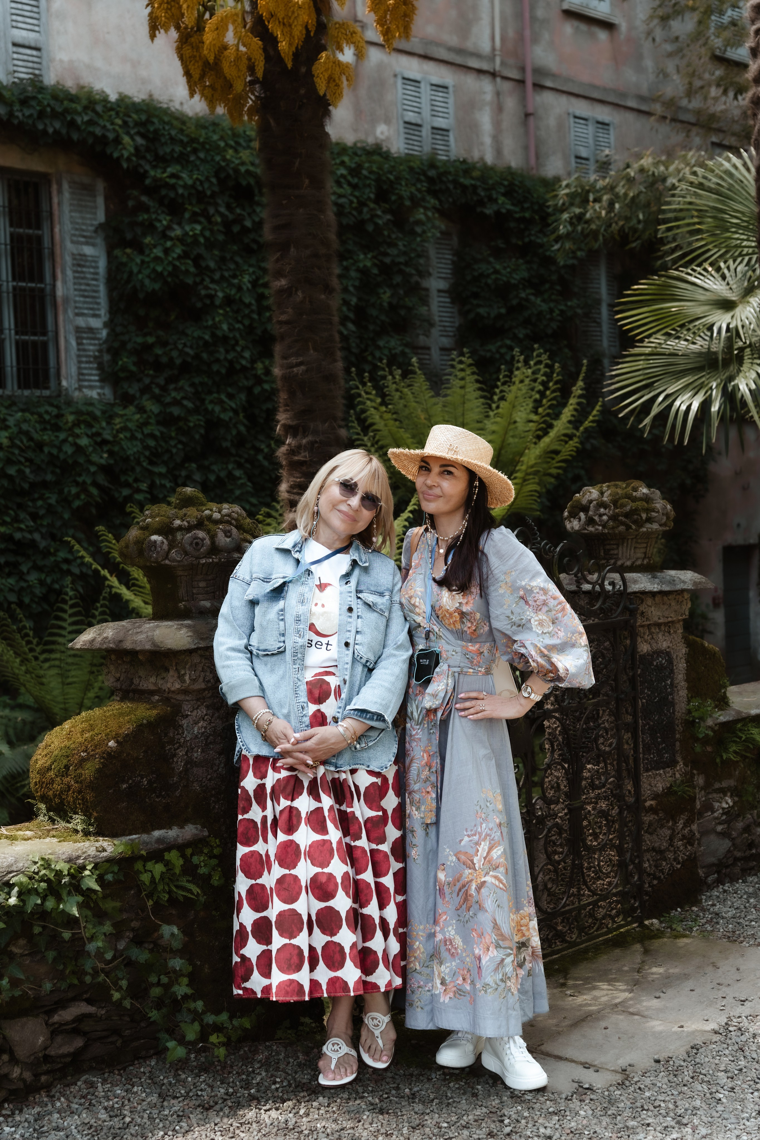 NATALY AND TATIANA_ ISOLA BELLA AND MADRE _LAKE MAGGIORE. PHOTOGRAPHER IN ITALY