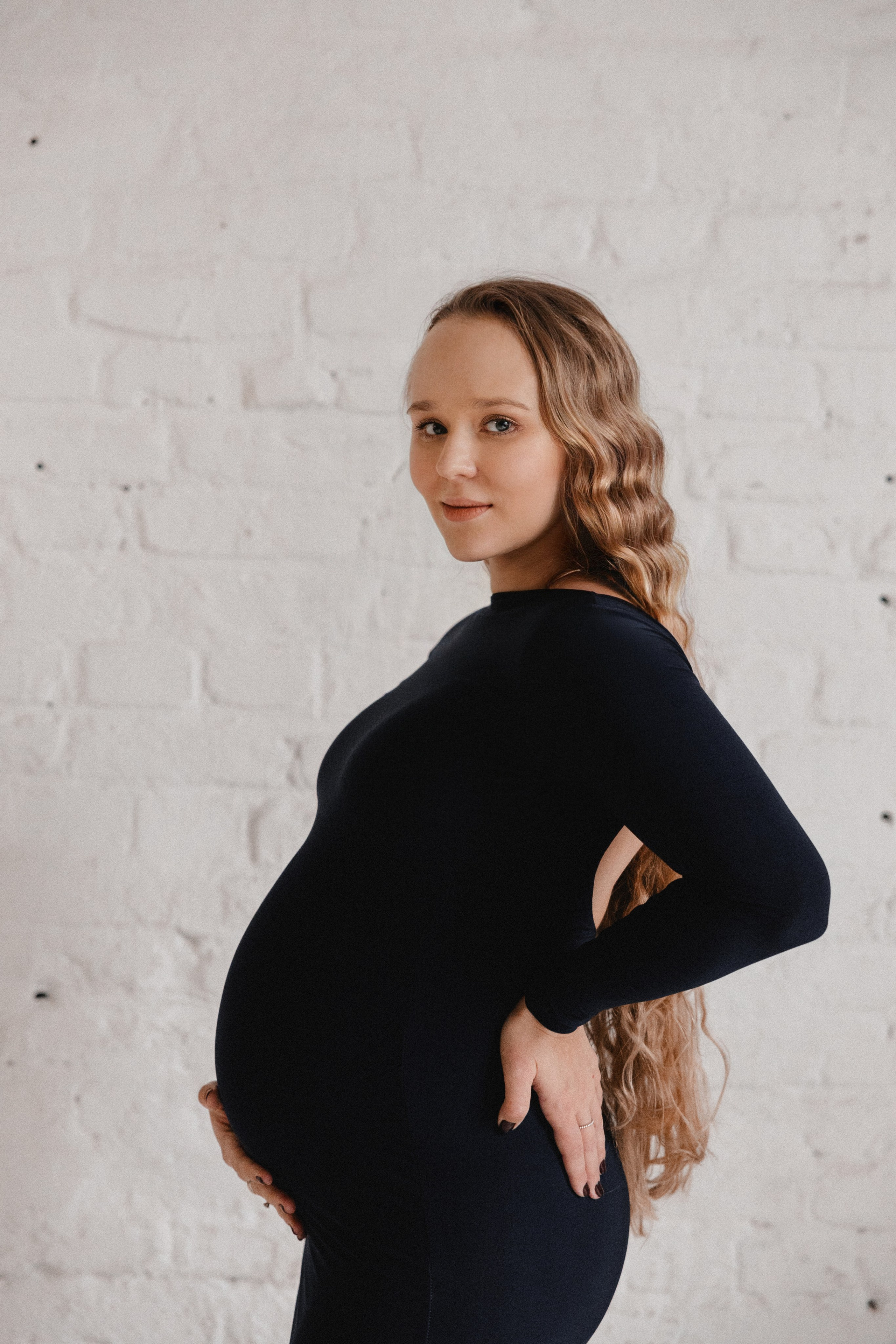 Babybauch Shooting im Fotostudio | Schwangerschaftsfotos in Bochum. Hochzeitsfotografin Bochum | Halyna Reiche Fotografie NRW