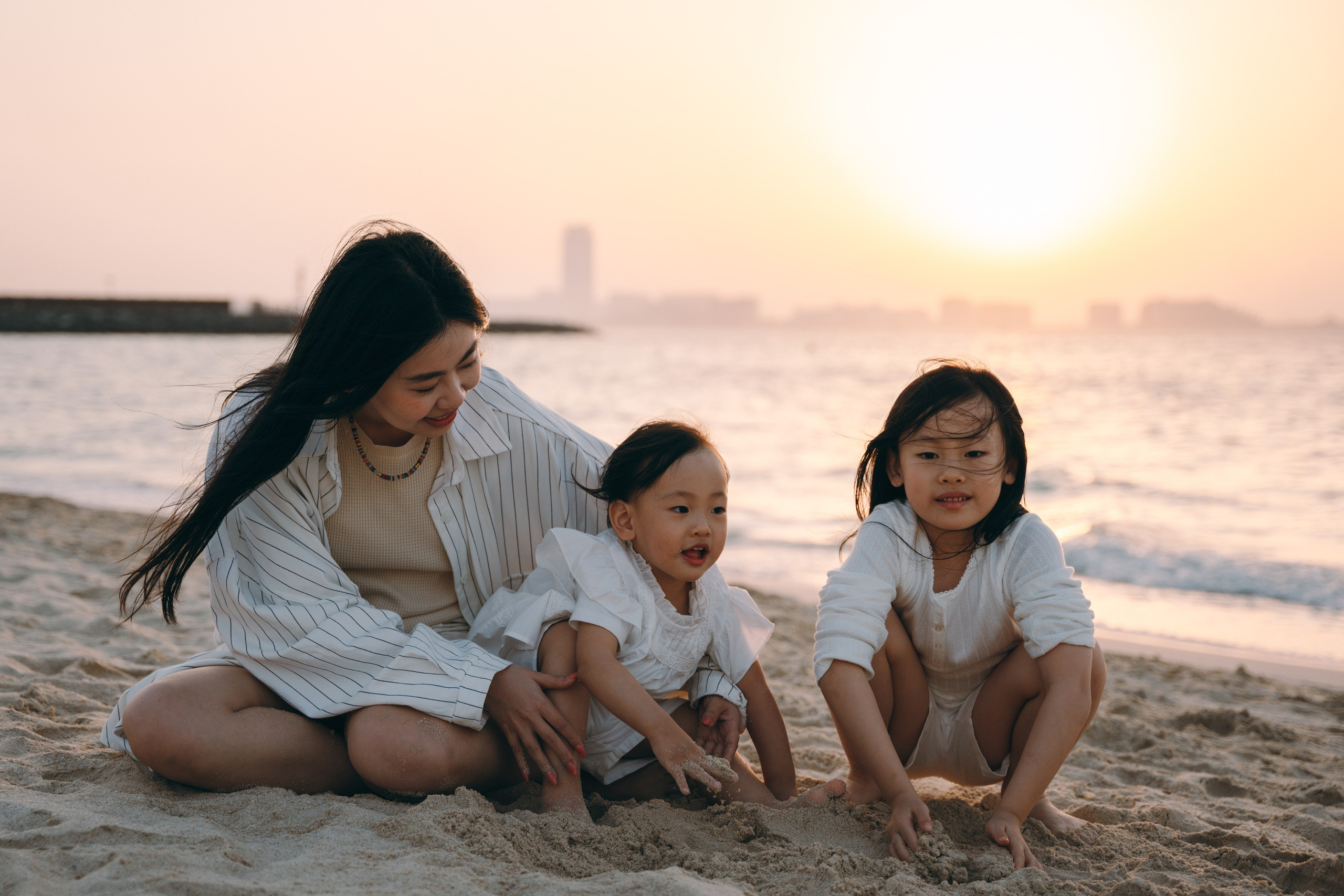 Wavy beach day. Angela Iakovleva — Family Photographer in Dubai