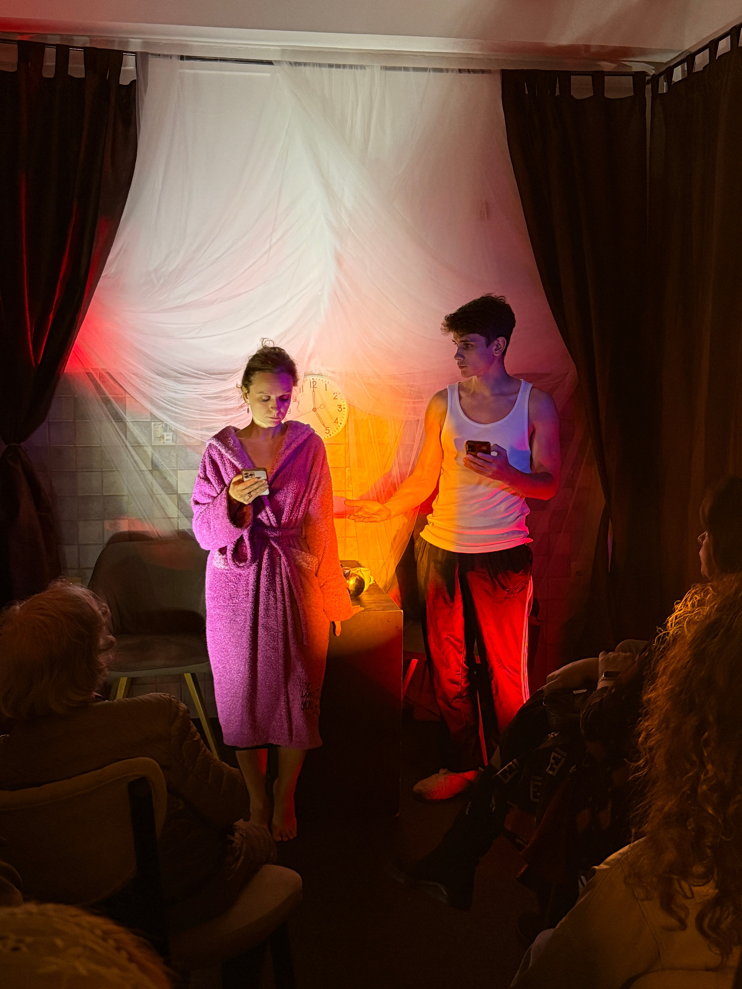 Фоторепортаж вистави у Будві. Портретний фотограф Альона Новгородцева