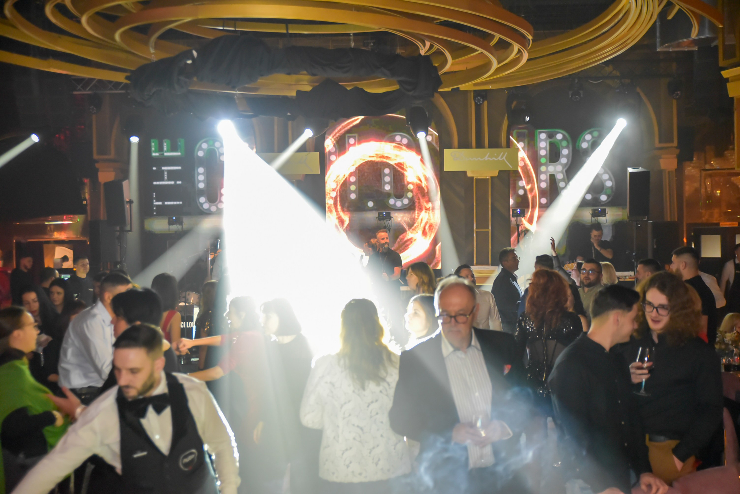 Fotograf corporate, sedinta foto business, pret fotograf corporate, Servicii Profesionale pentru Evenimente de Business, Portrete business, fotografii pentru evenimente organizate de companii, fotografie de produs, Poze business bucuresti, Fotografii profesionale bucuresti,Fotografii portret profesionale