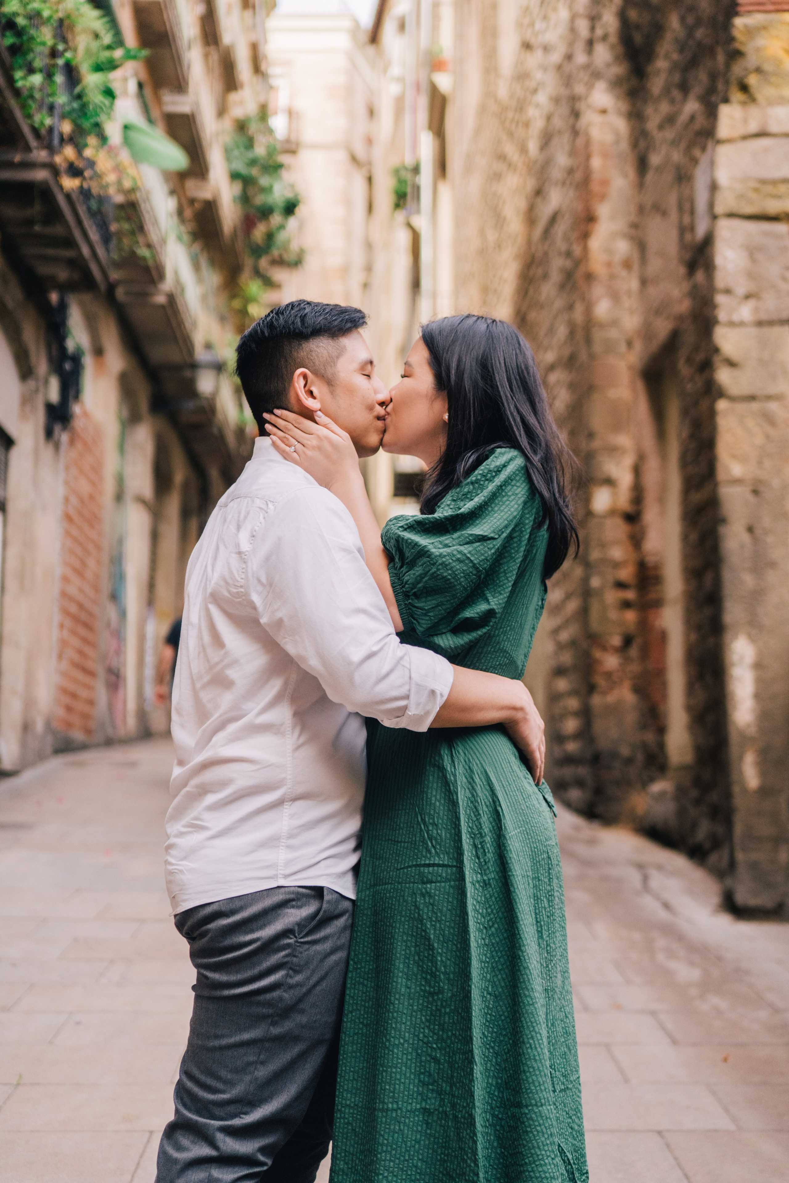 LoveStory in Gothic Quarter. Photographer Kristina Dorina