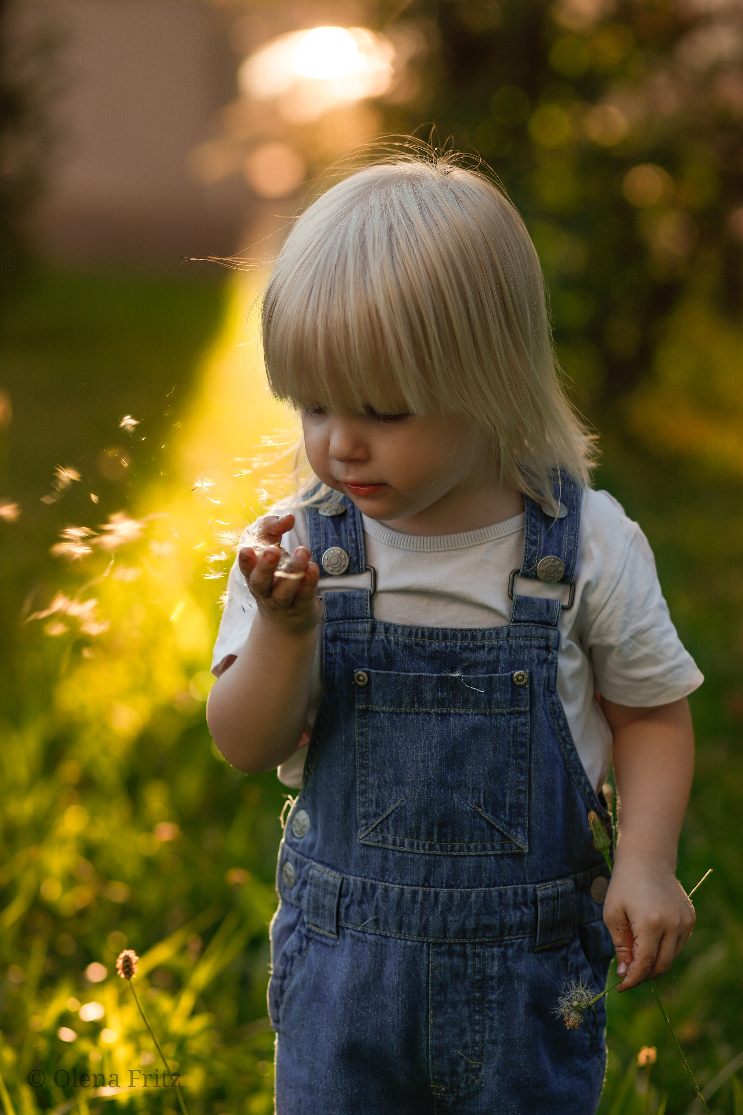 Mädchen im Garten. Olena Fritz Fotografie