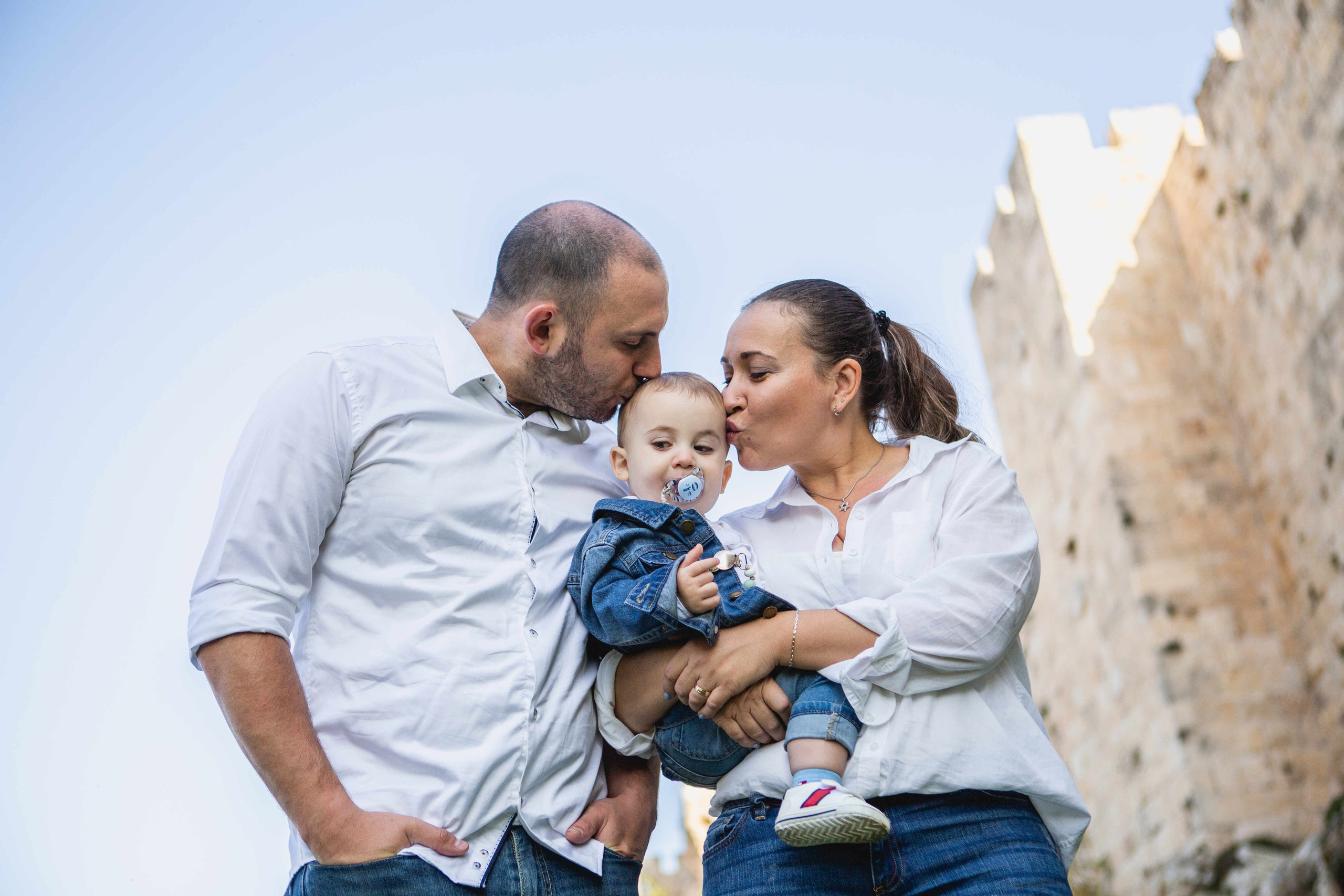 AT THE WALLS OF THE OLD CITY. PHOTOGRAPHER IN ISRAEL