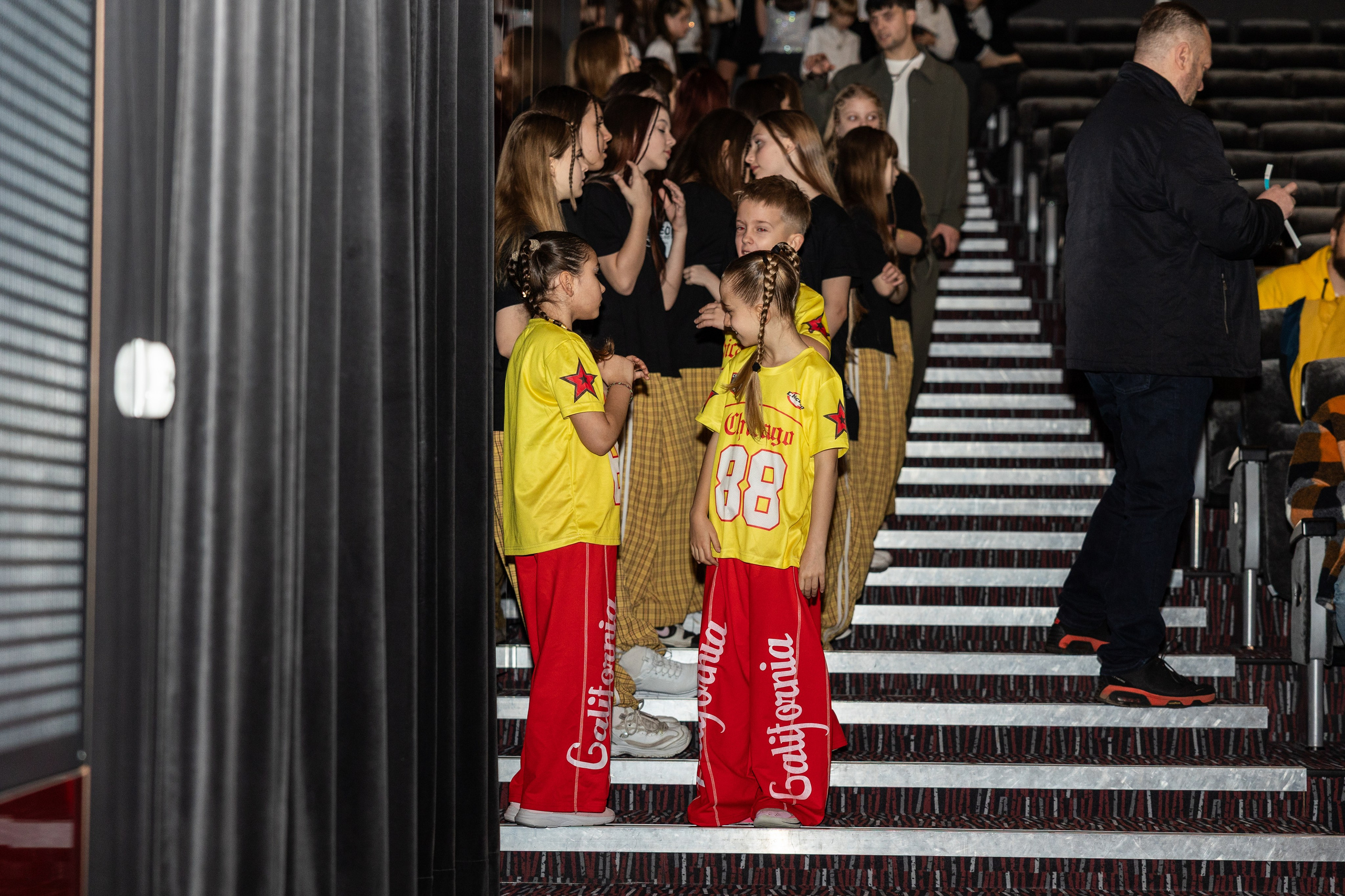 LEO DANCE SHOW WINTER 2025. Семейный и детский фотограф в Варшаве Мила Бобровская