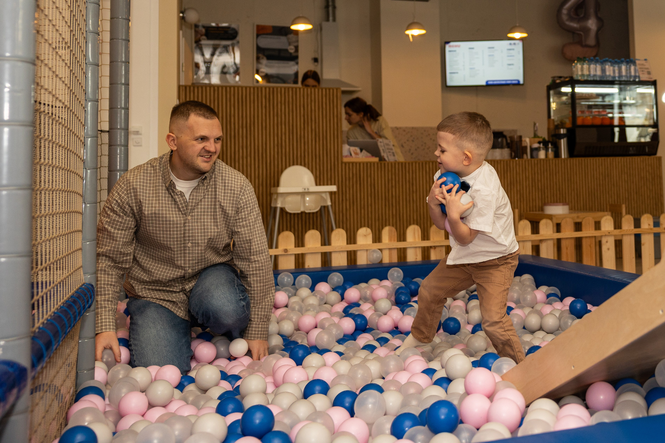 День рождения Артёма 24 января 2026 года. Семейный и детский фотограф в Варшаве Мила Бобровская