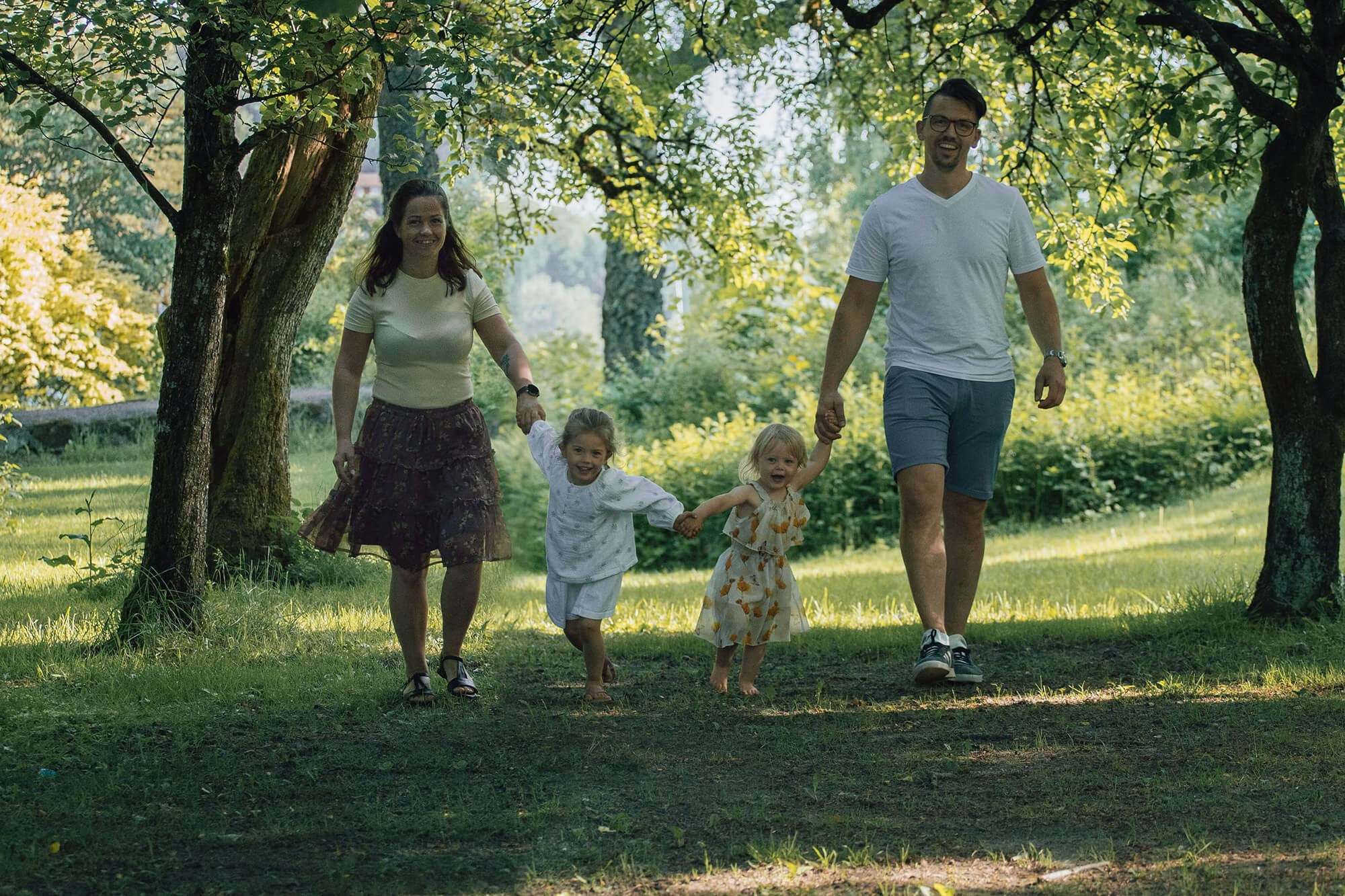 Portrett av mor og datter under fotografering i Porsgrunn