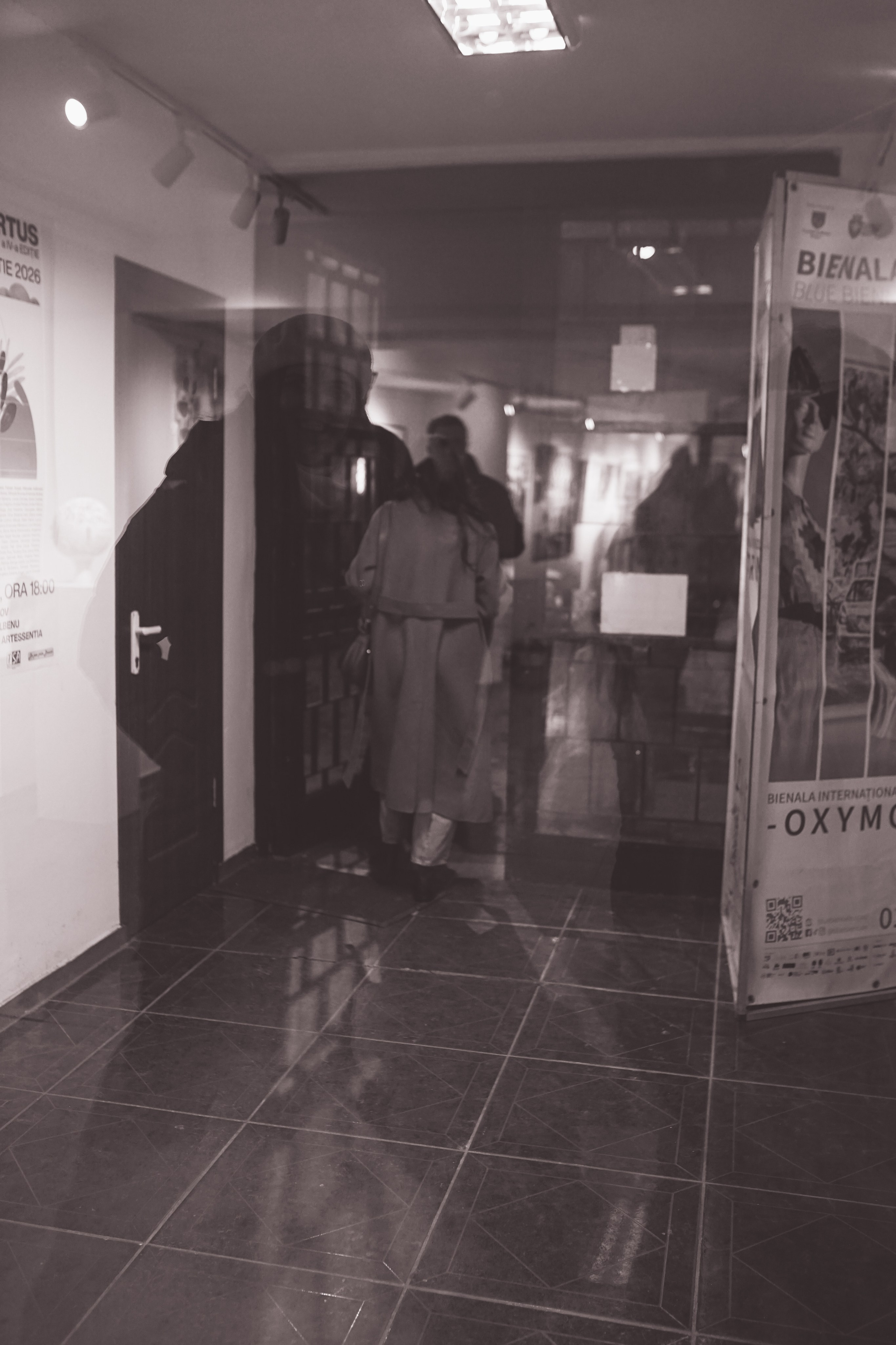 Expoziție Foto Maternitate Brașov | Mădălina Beda. Madalina Beda- Artist vizual, fotograf, doula la nastere, consultant babywearing Brasov si in toata tara