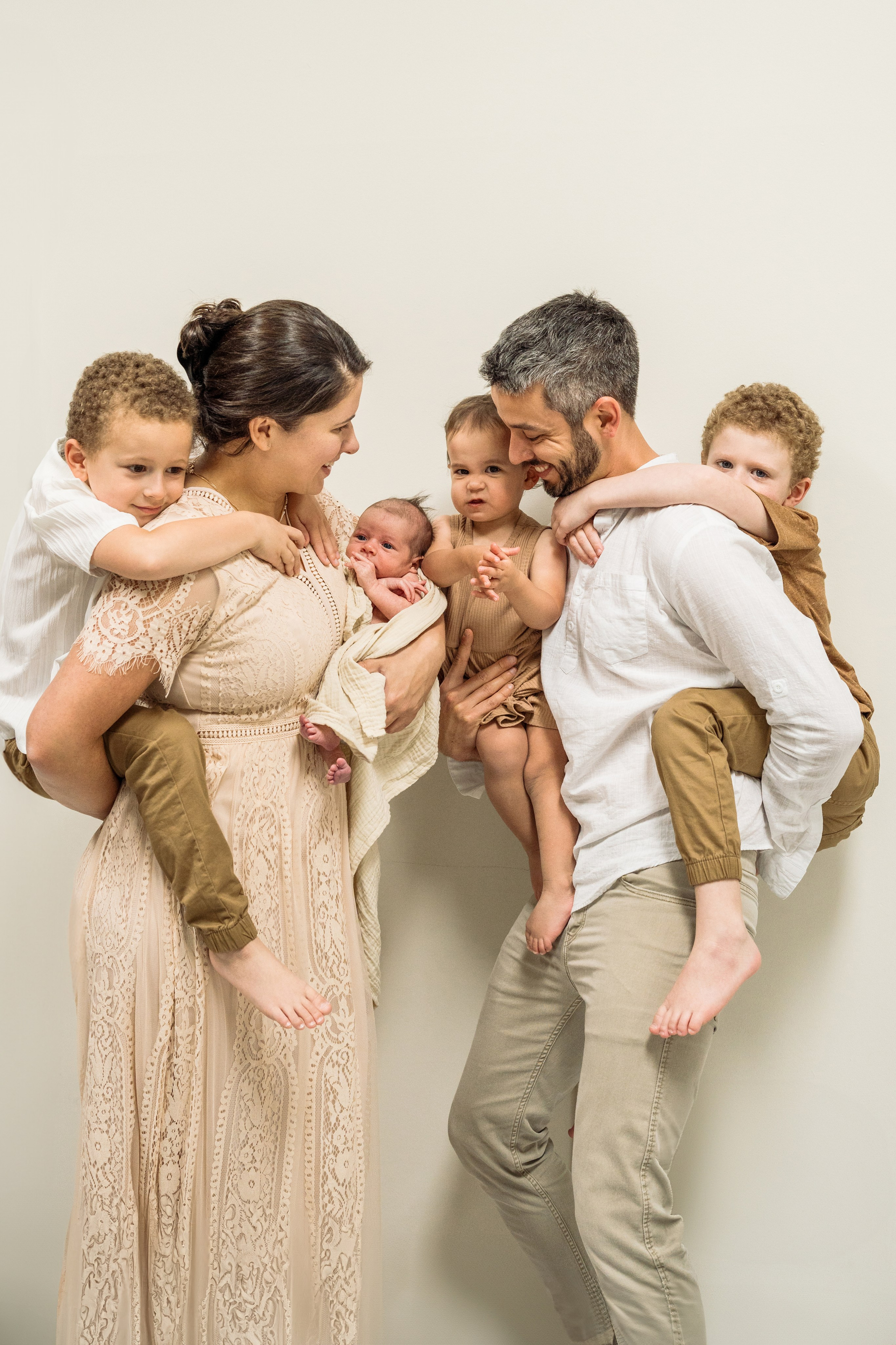 Minimalist Newborn Photography – Timeless & Elegant. Alisa Tant — Family and newborn photographer Bucks County, Montgomery county, Philadelphia, NJ