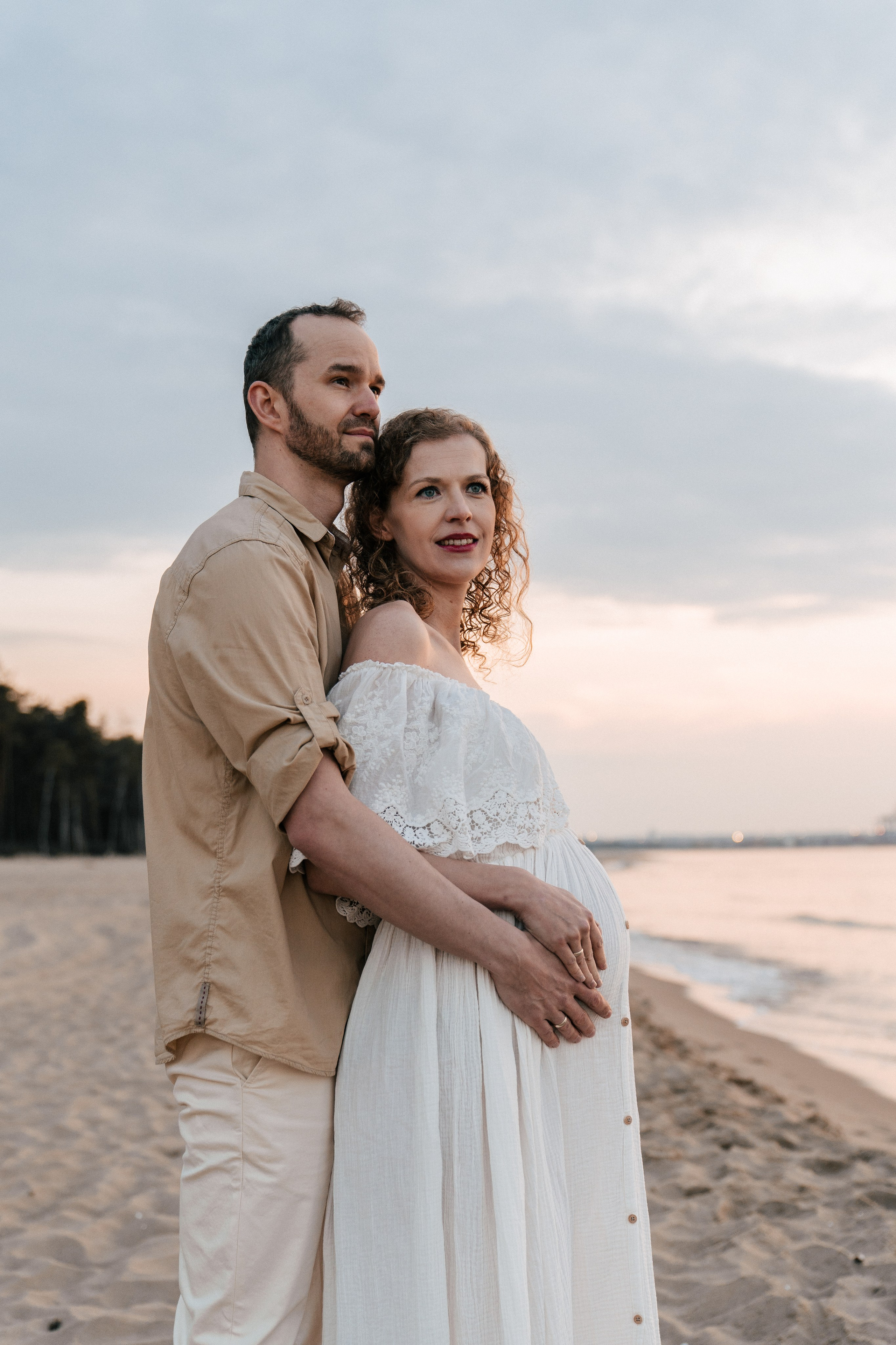 sesja-ciążowa-Gdańsk-plener-Górki-Zachodnie-plaża 