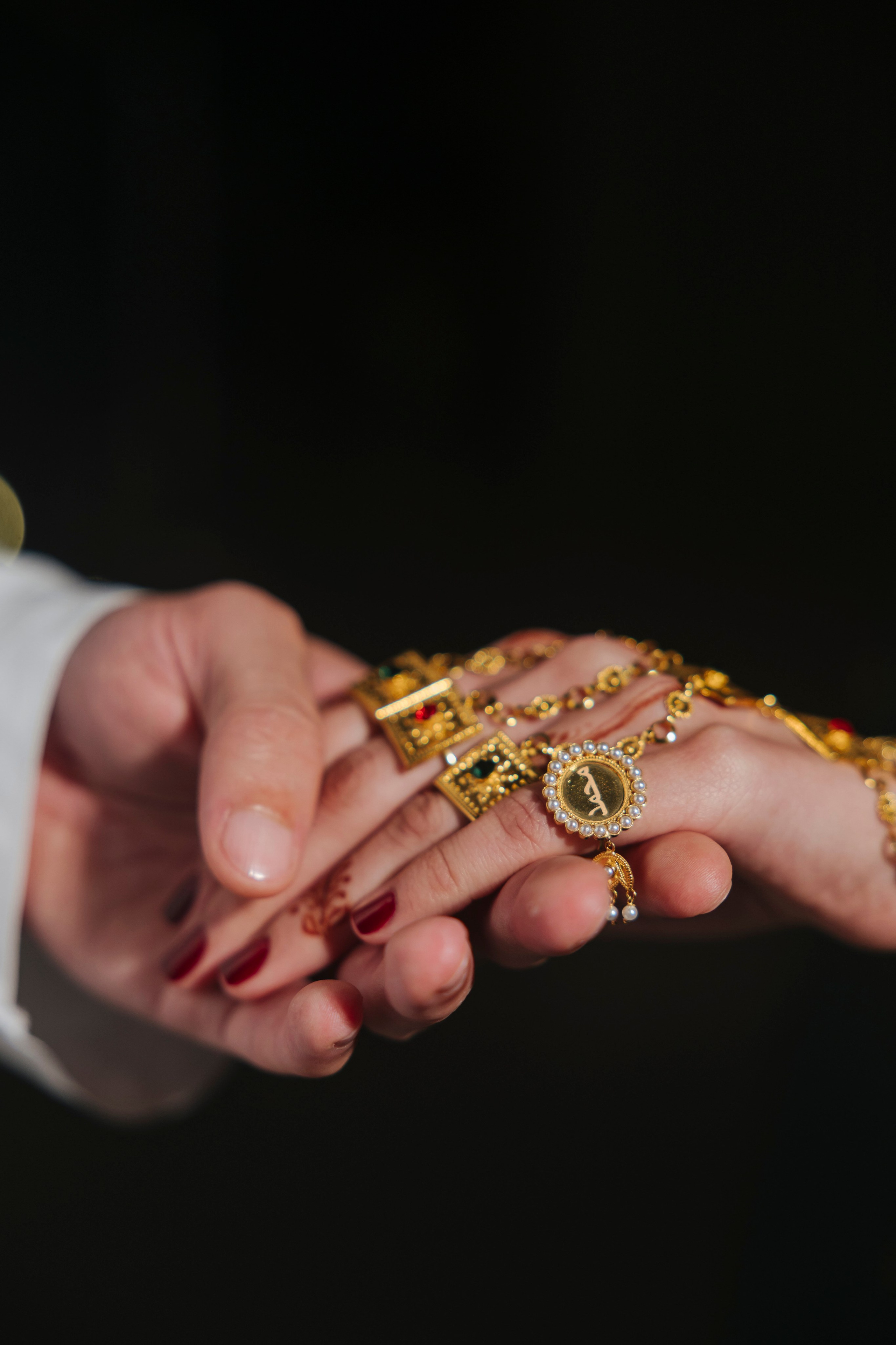 Meera Henna. Wedding, Maternity & Family Photographer in Dubai, UAE & Worldwide