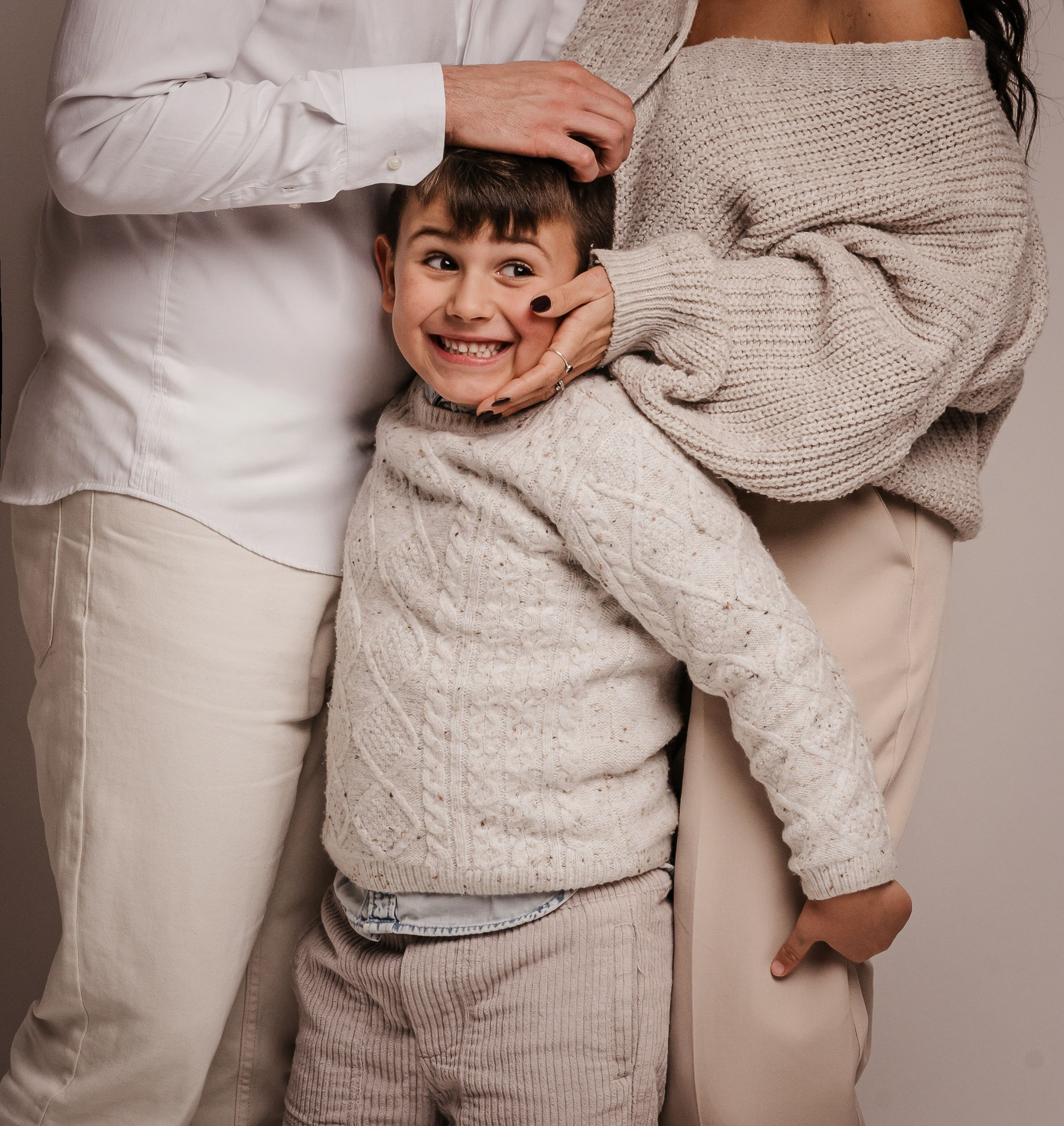 Ritratti di Famiglia | Momenti Intimi e Legami Autentici. Fotografa maternity, family e business a Pomezia e Roma – Simona Henkel