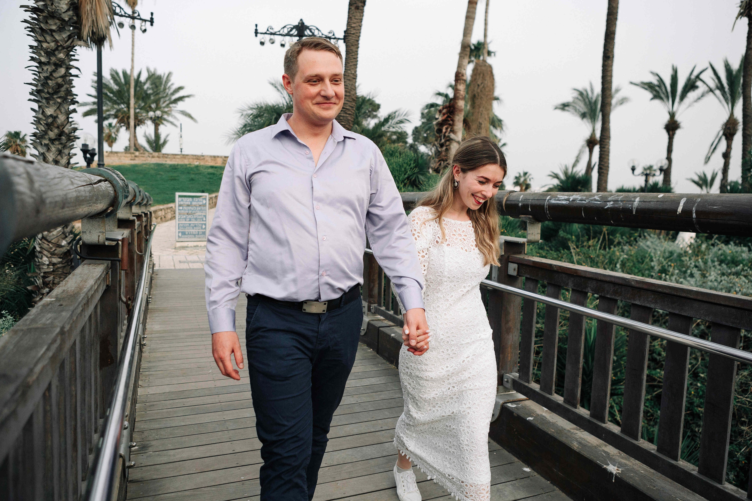 LOVERS IN JAFFO. PHOTOGRAPHER IN ISRAEL