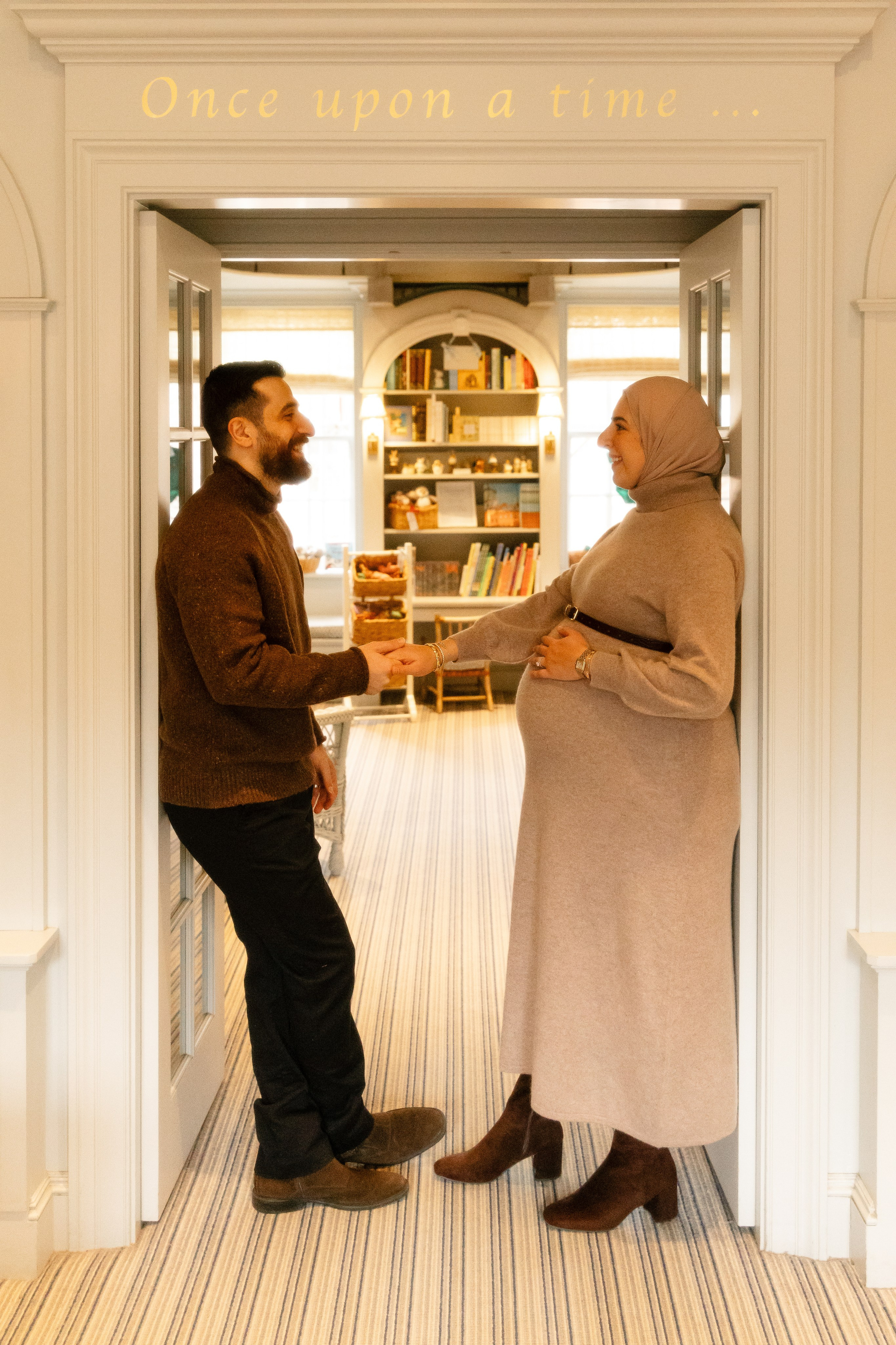 Winter Pregnancy Photoshoot | Bacon Hill, Boston