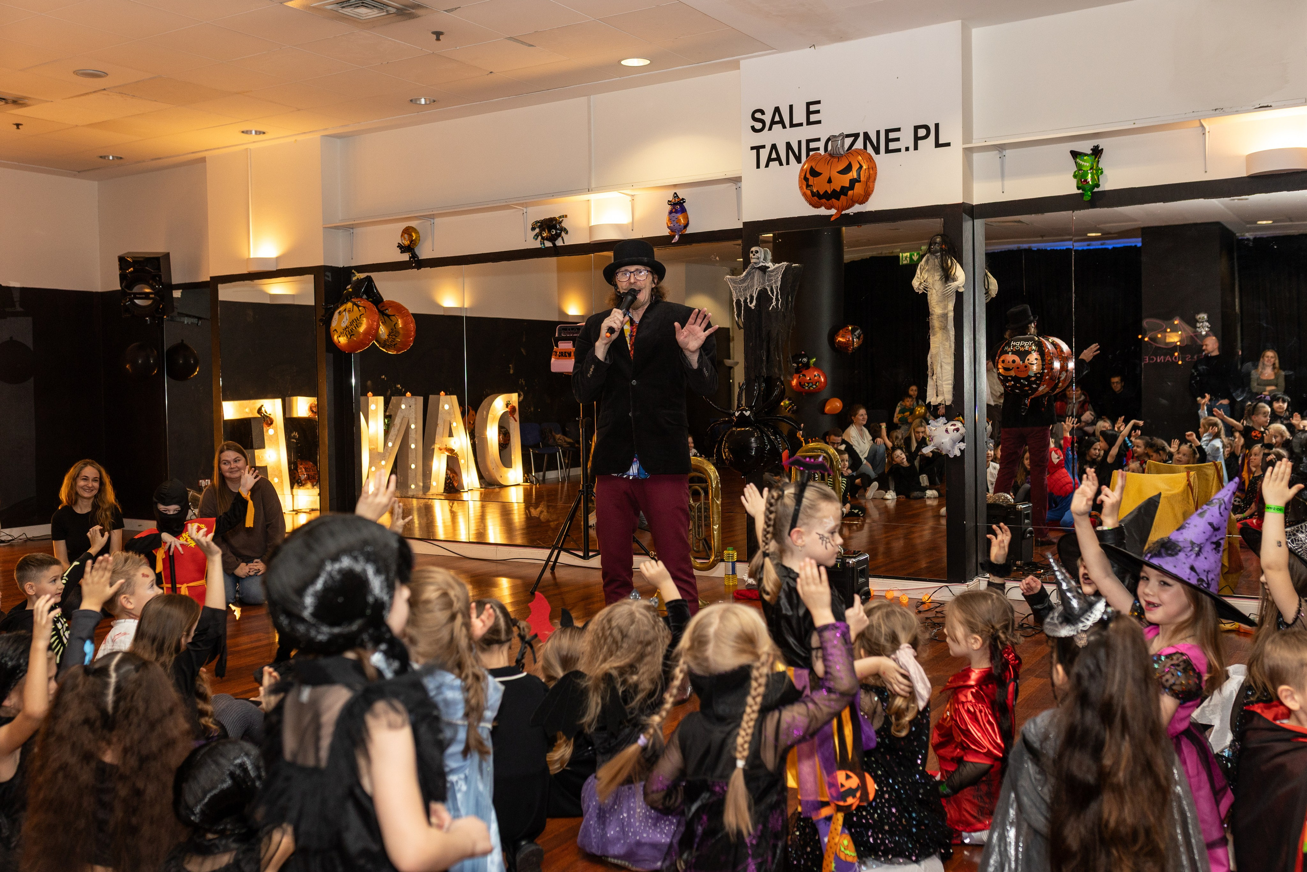 Leo dance studio Helloween 2025. Семейный и детский фотограф в Варшаве Мила Бобровская