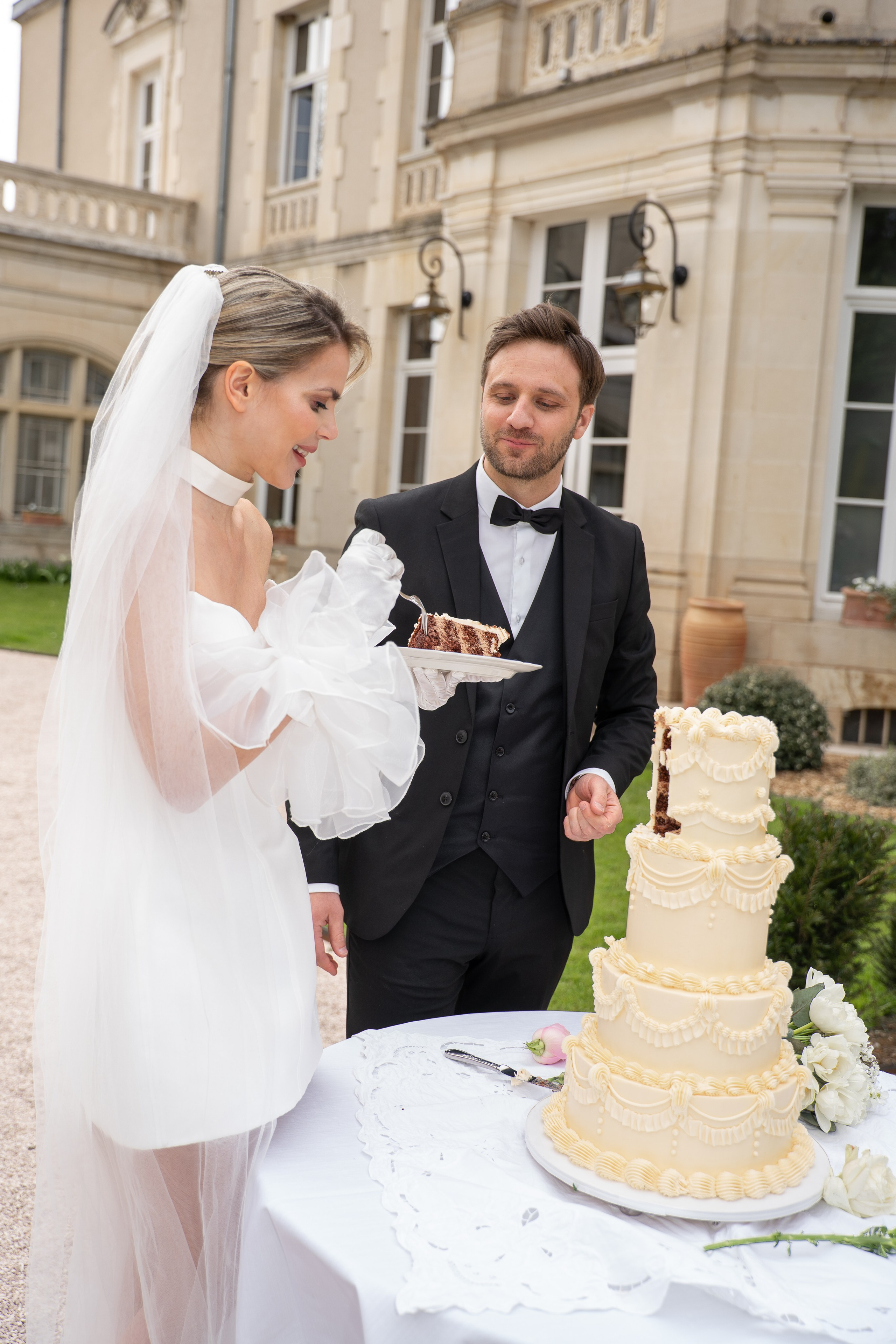 Chateau elopement inspiration. Wedding photographer in Paris Oksana Shum
