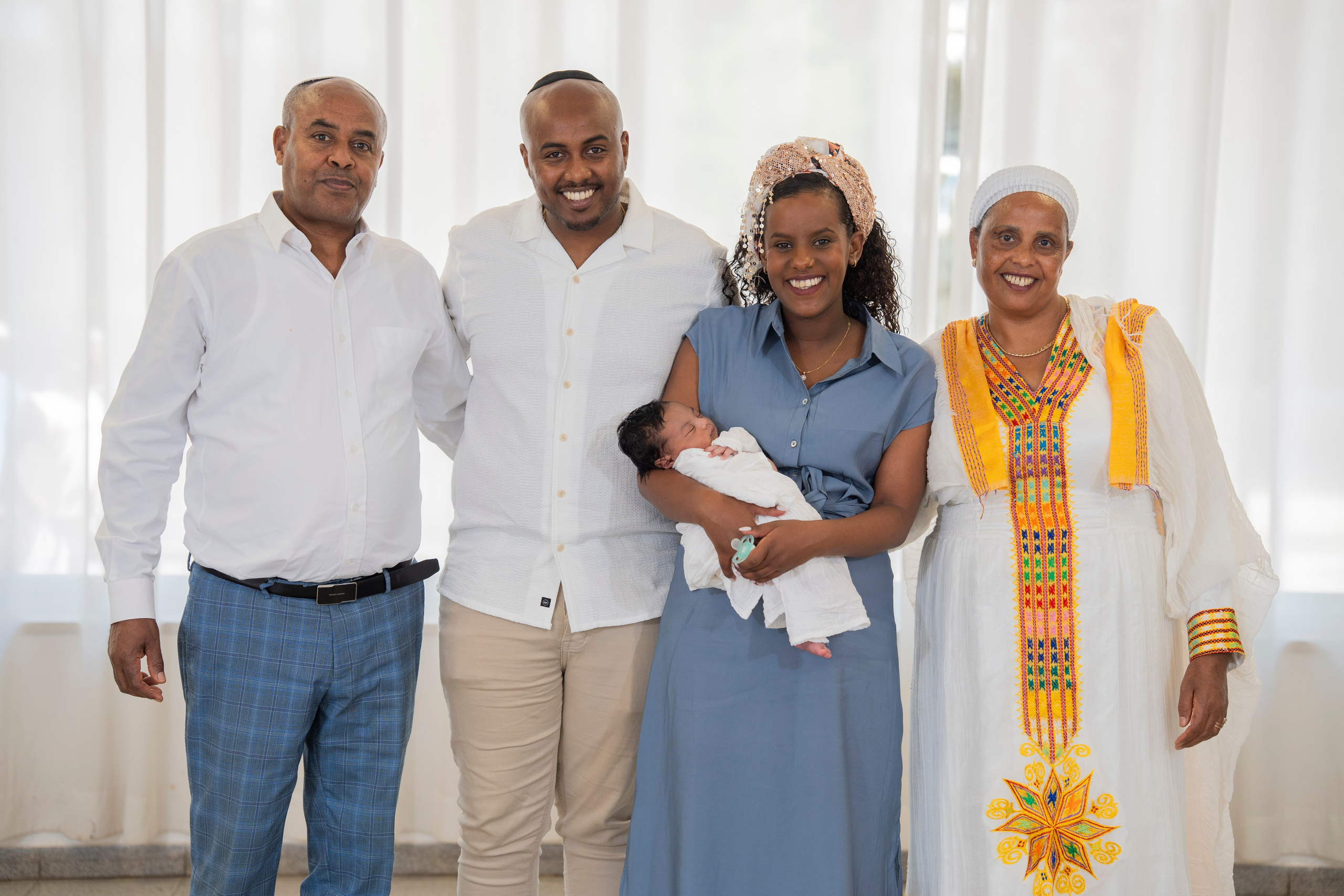 משפחת סלומון. יוסף מזרחי צילום חתונה, ברית וזוגיות. צלם מקצועי שאוהב להוציא אתכם הכי יפים ברגעים הכי מרגשים