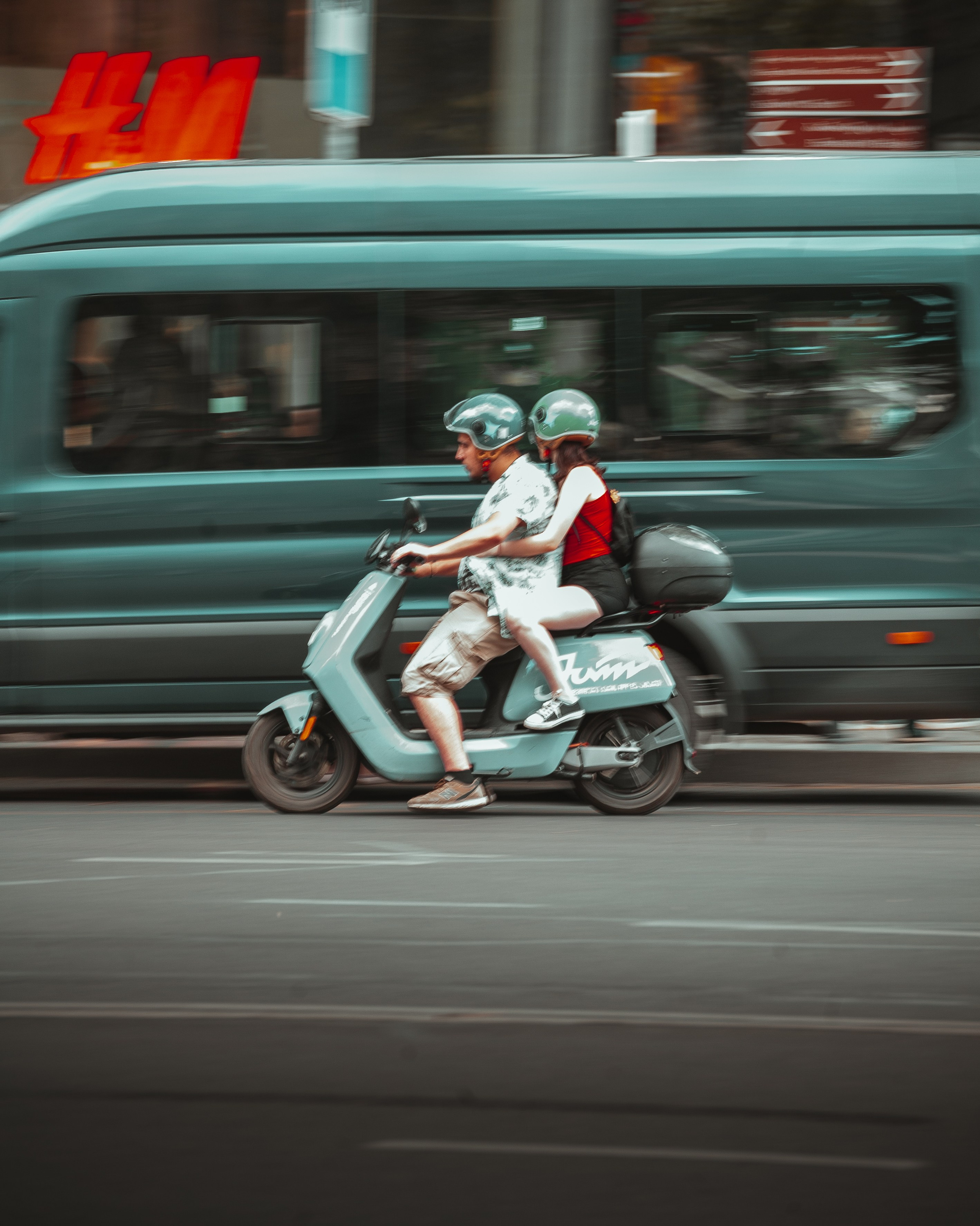 T B I L I S I. Bspander