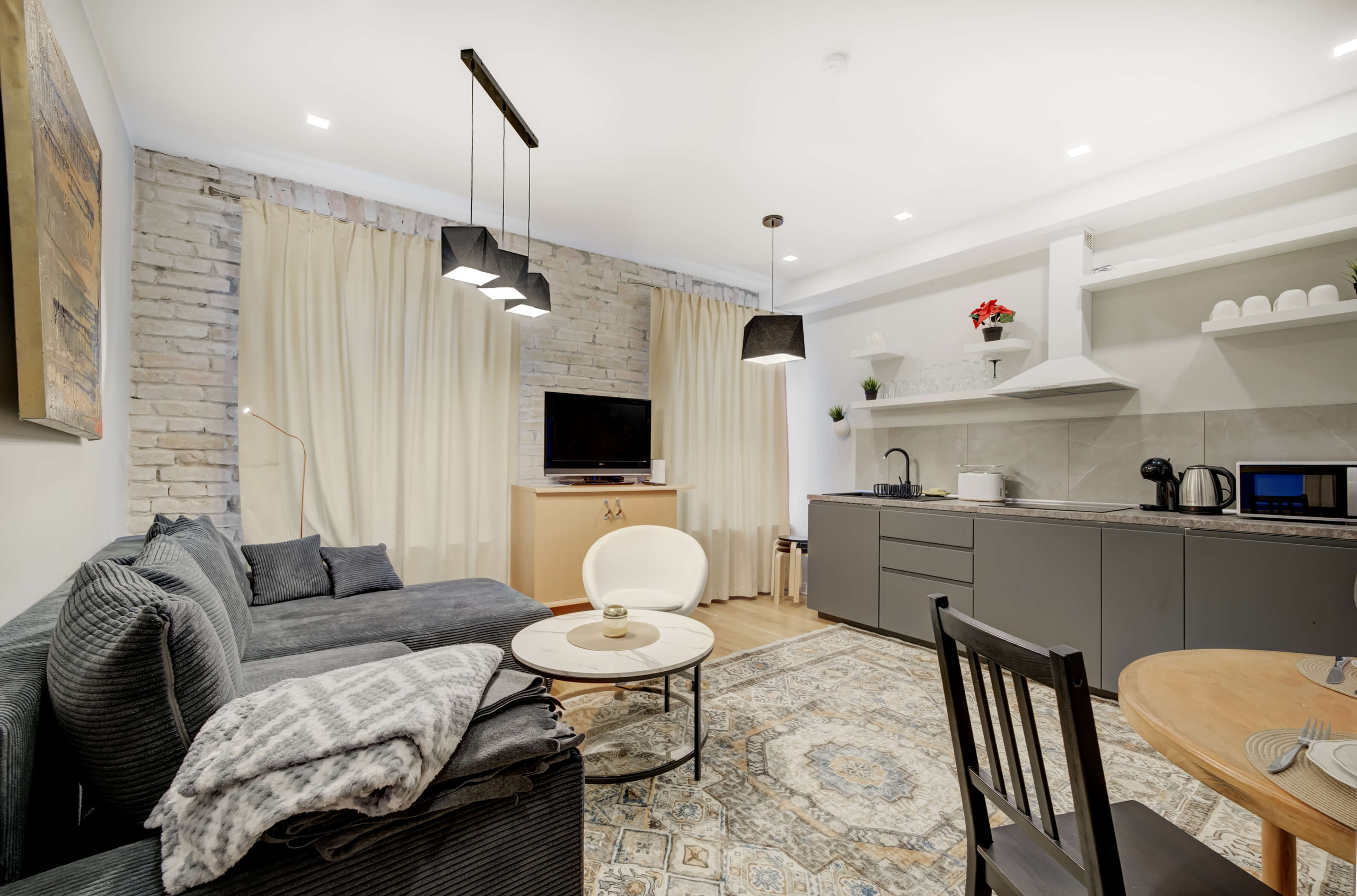 Prabanga, nuo kurios norisi iškart užsimauti šlepetes ir neišeiti savaitę