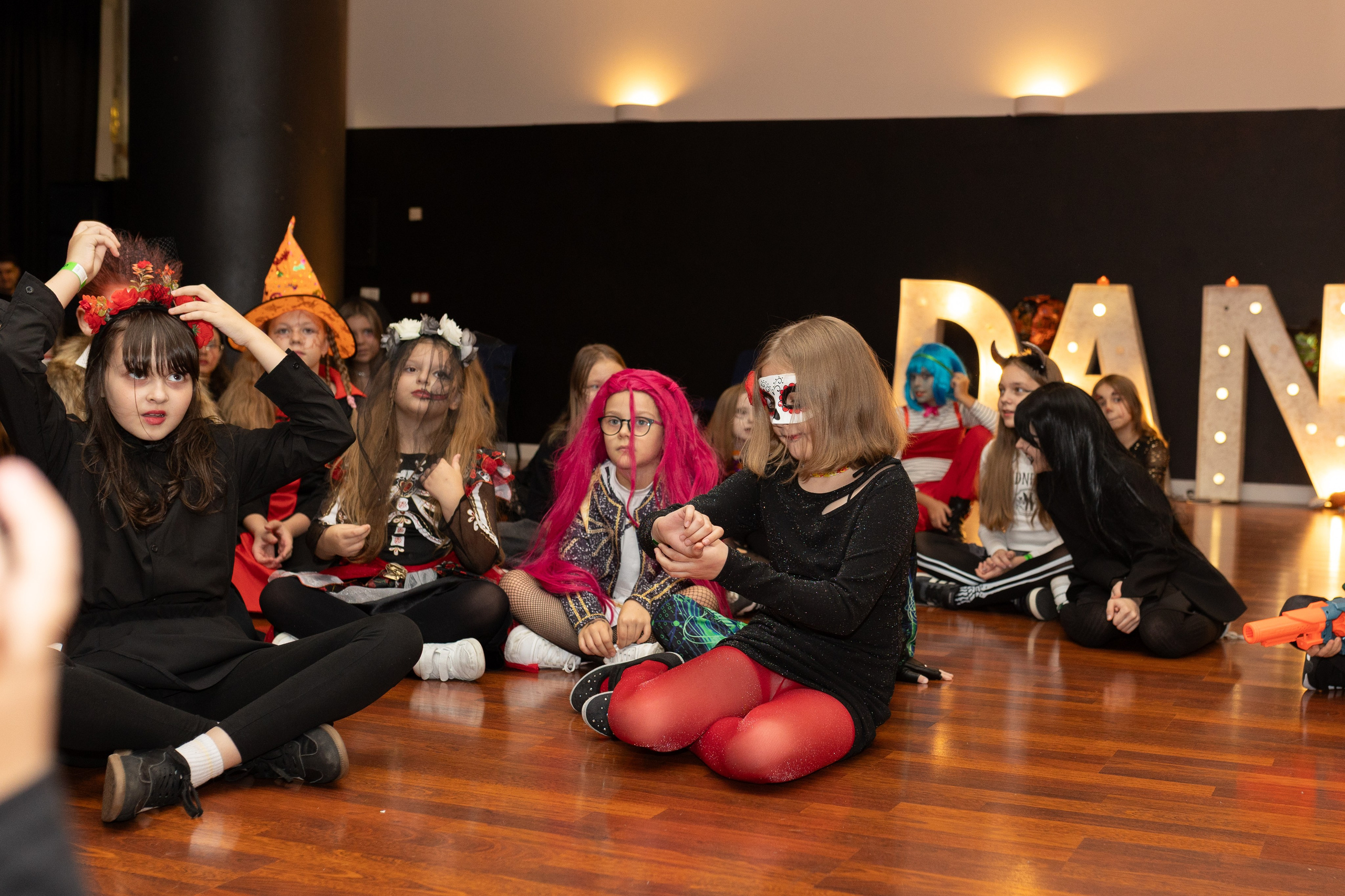 Leo dance studio Helloween 2025. Семейный и детский фотограф в Варшаве Мила Бобровская