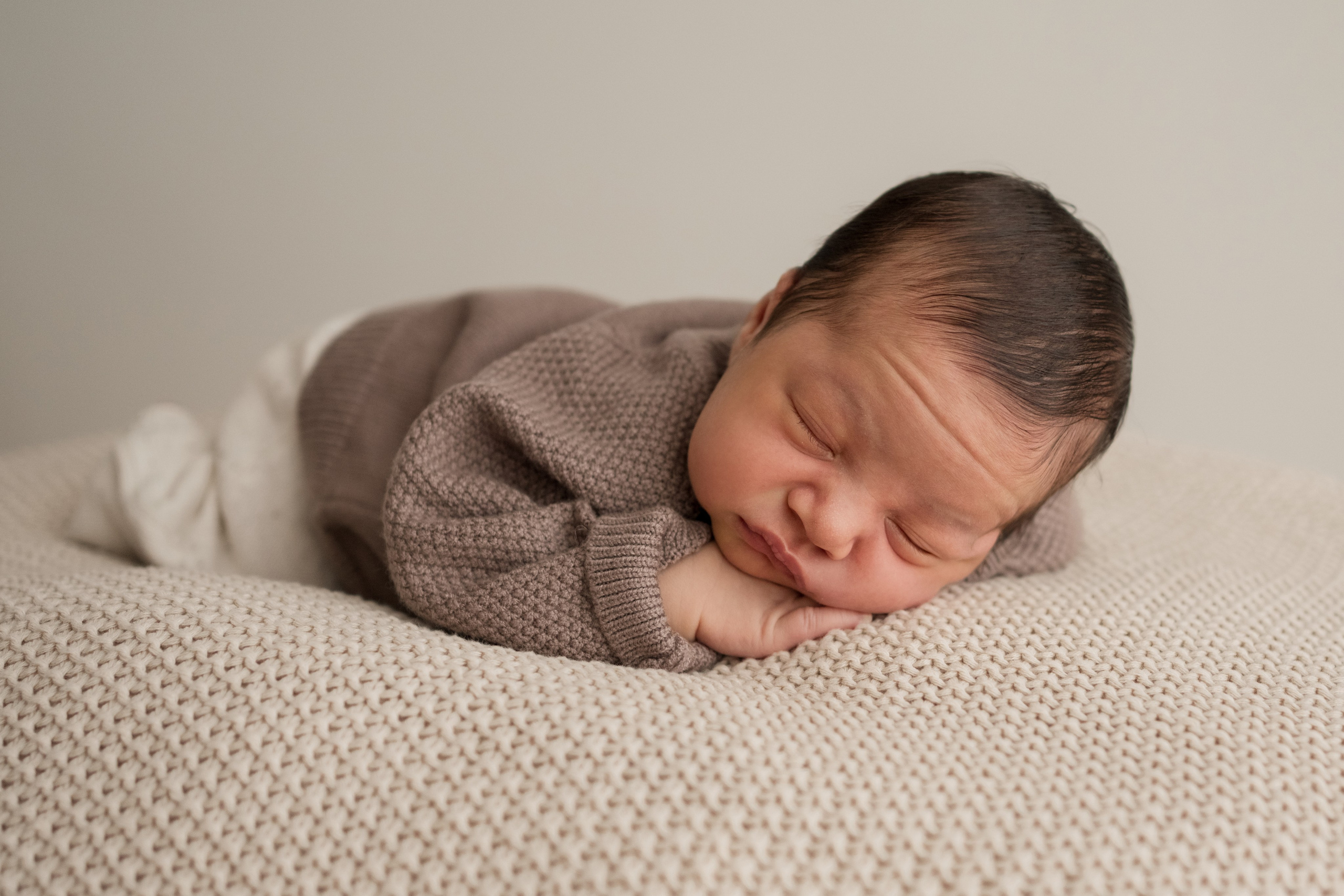 Sweet first days. Angela Iakovleva — Family Photographer in Dubai