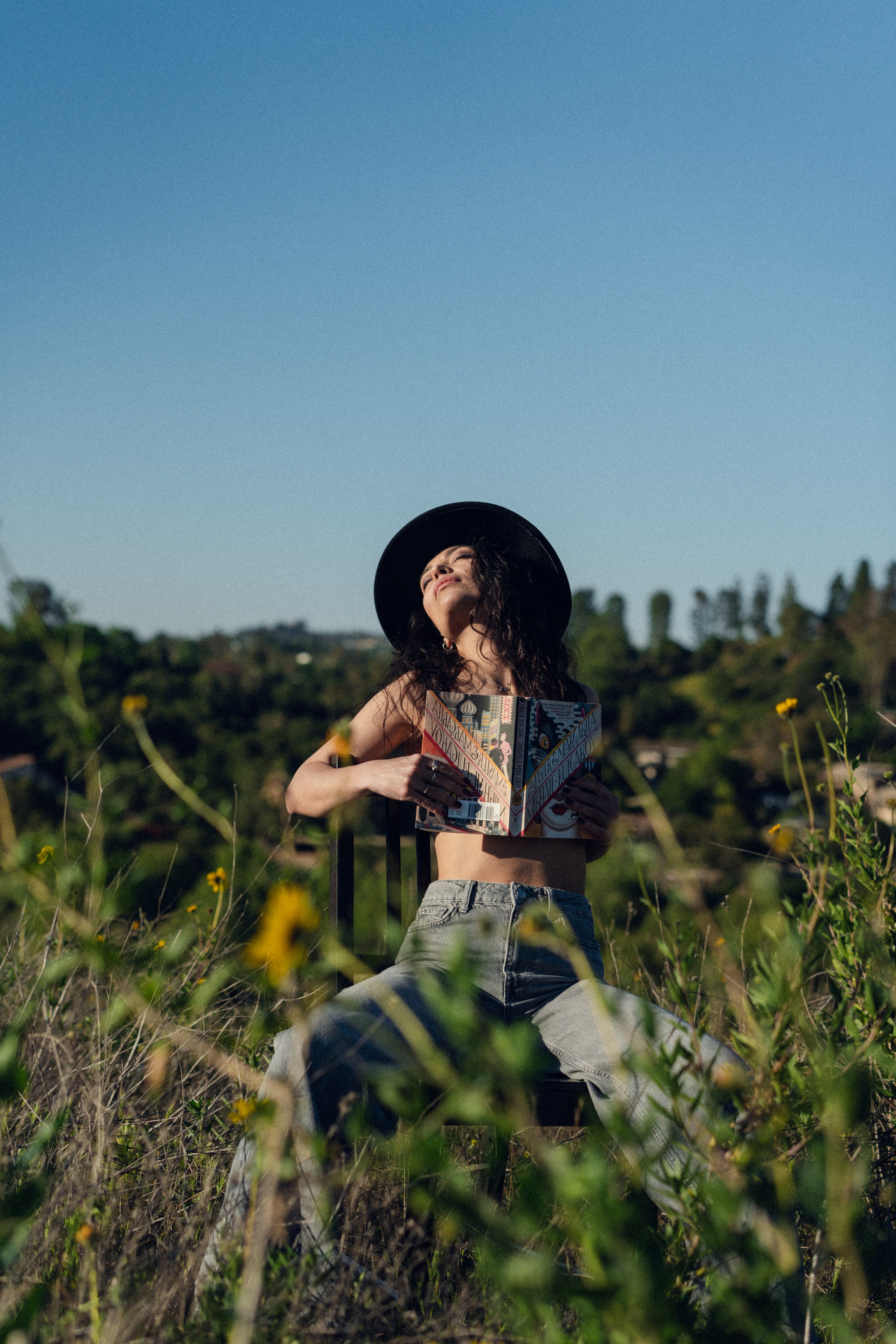 Morning photoshoot in the field. Portrait, family, maternity & wedding photography & videography in SoCal Kseni Vibe