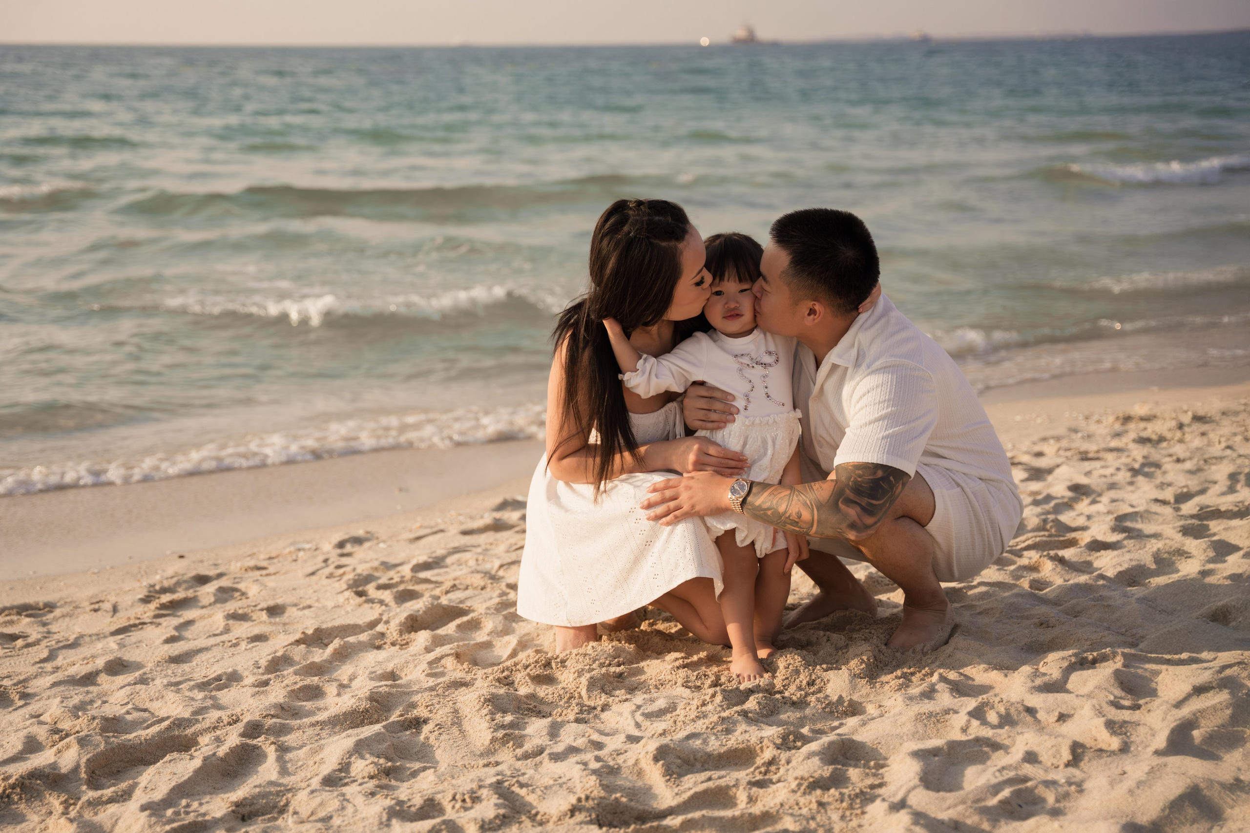 Sea breeze and giggles. Angela Iakovleva — Family Photographer in Dubai