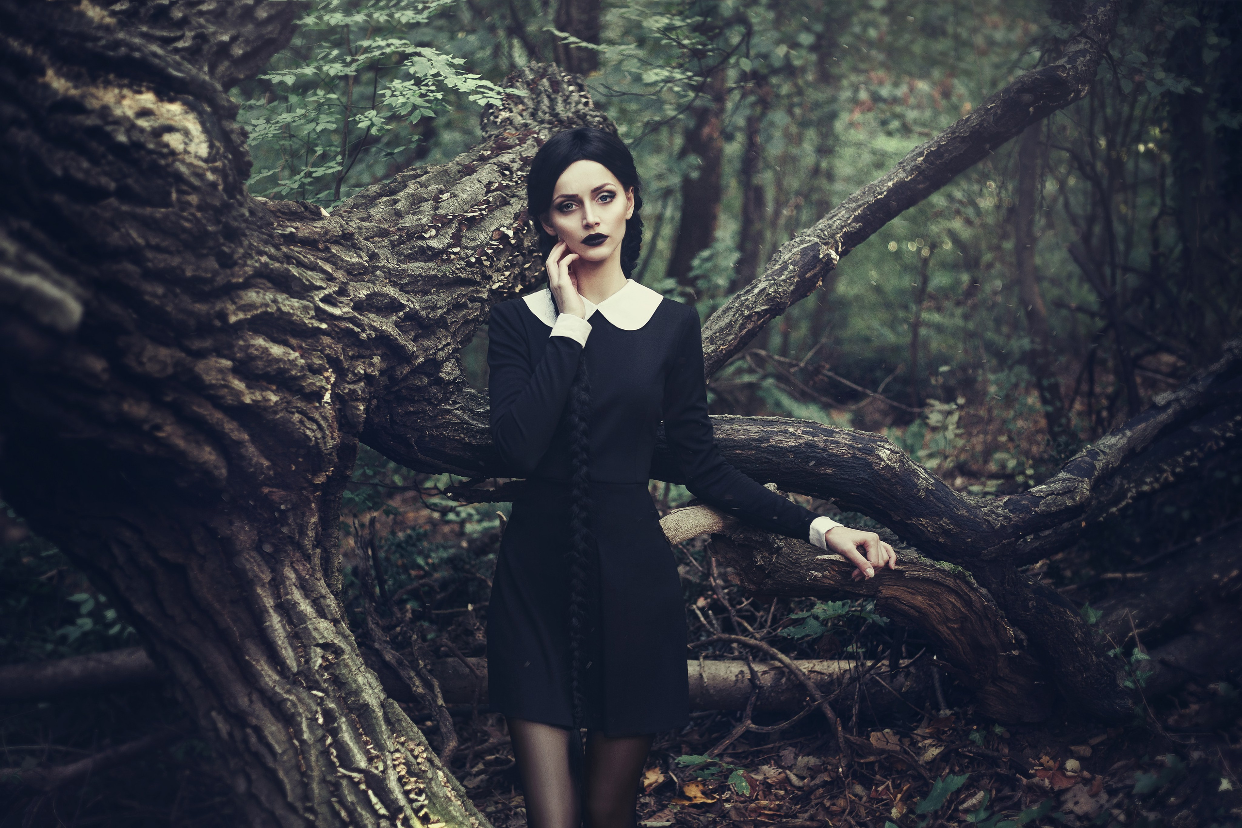 Fantasy cosplay portrait with dramatic studio lighting. Dark aesthetic cosplay photoshoot in Belgrade. Creative fantasy character photography in Serbia