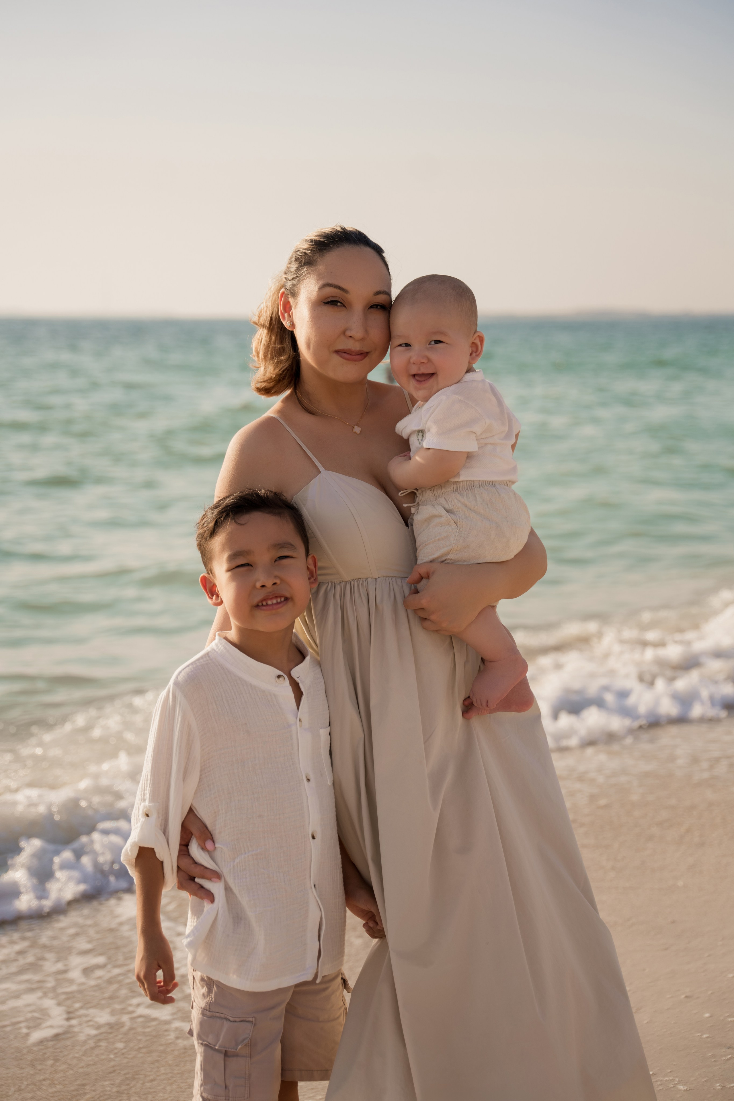 Waves and sun. Angela Iakovleva — Family Photographer in Dubai