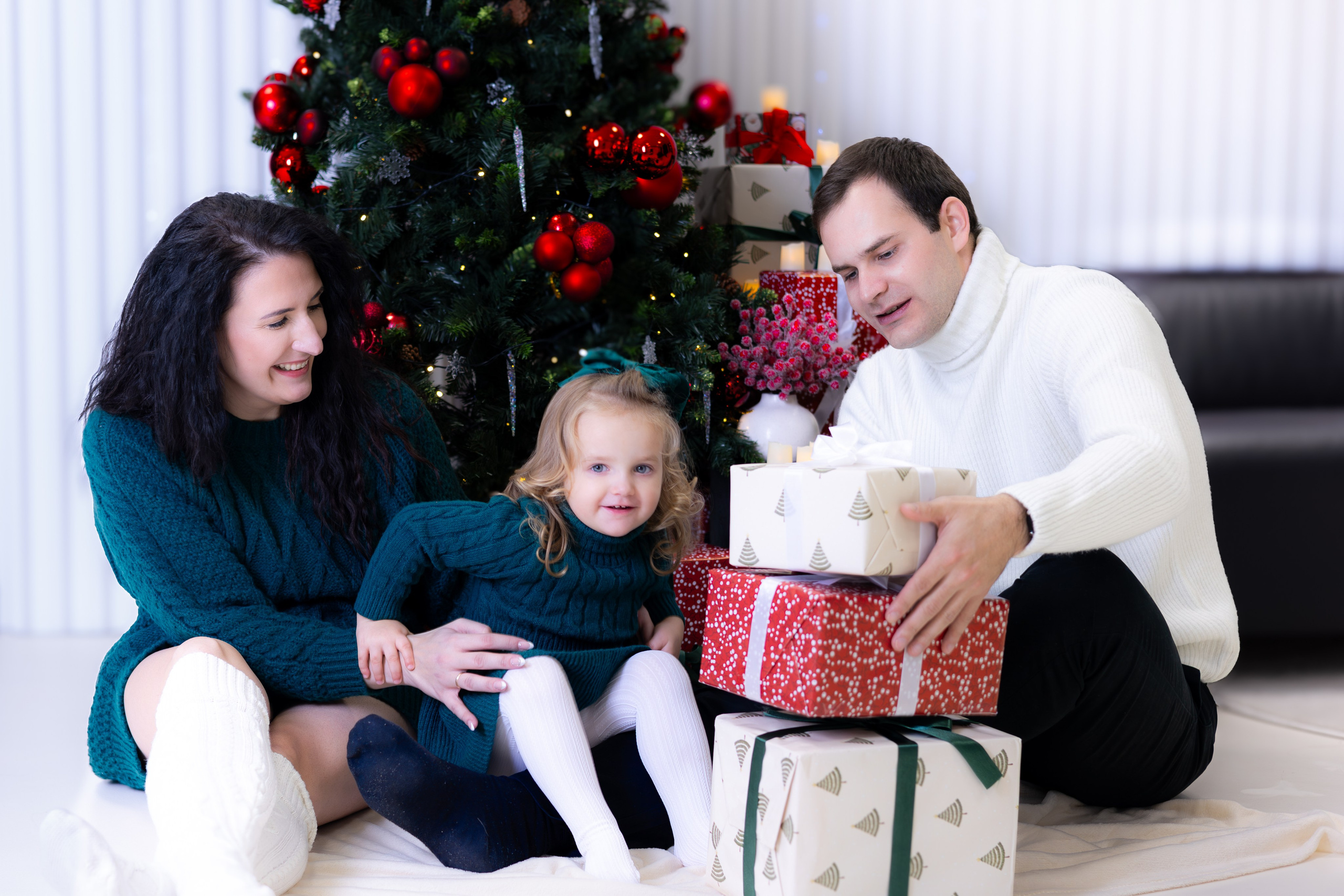 Ziemassvētku fotosesija. Portretu fotosesija Rīgā| Biznesa portretu foto | Korporatīvās un darbinieku fotosesijas | Pasākumu fotogrāfs | Produktu fotogrāfs