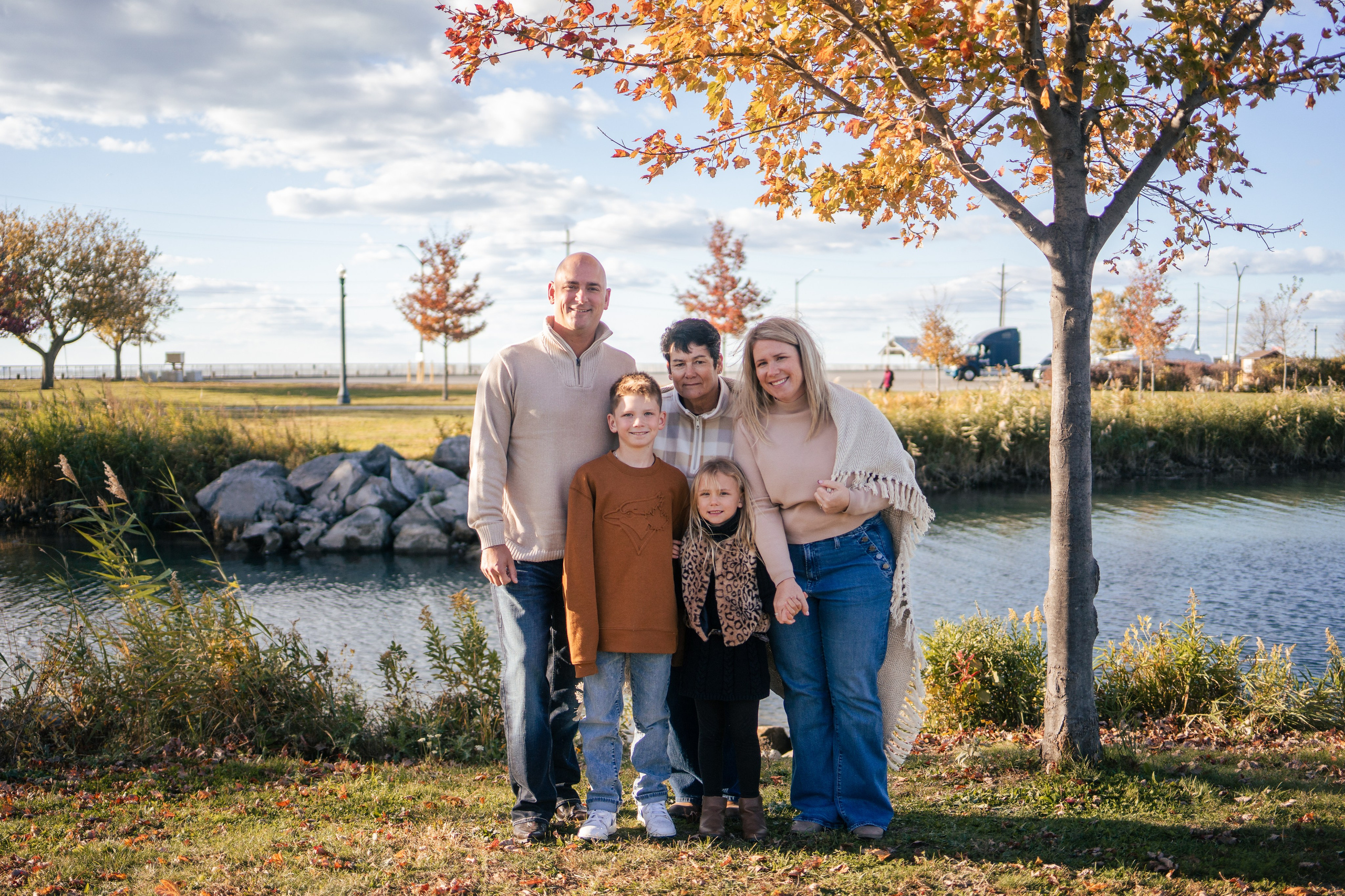 Outdoor family photoshoot in Windsor