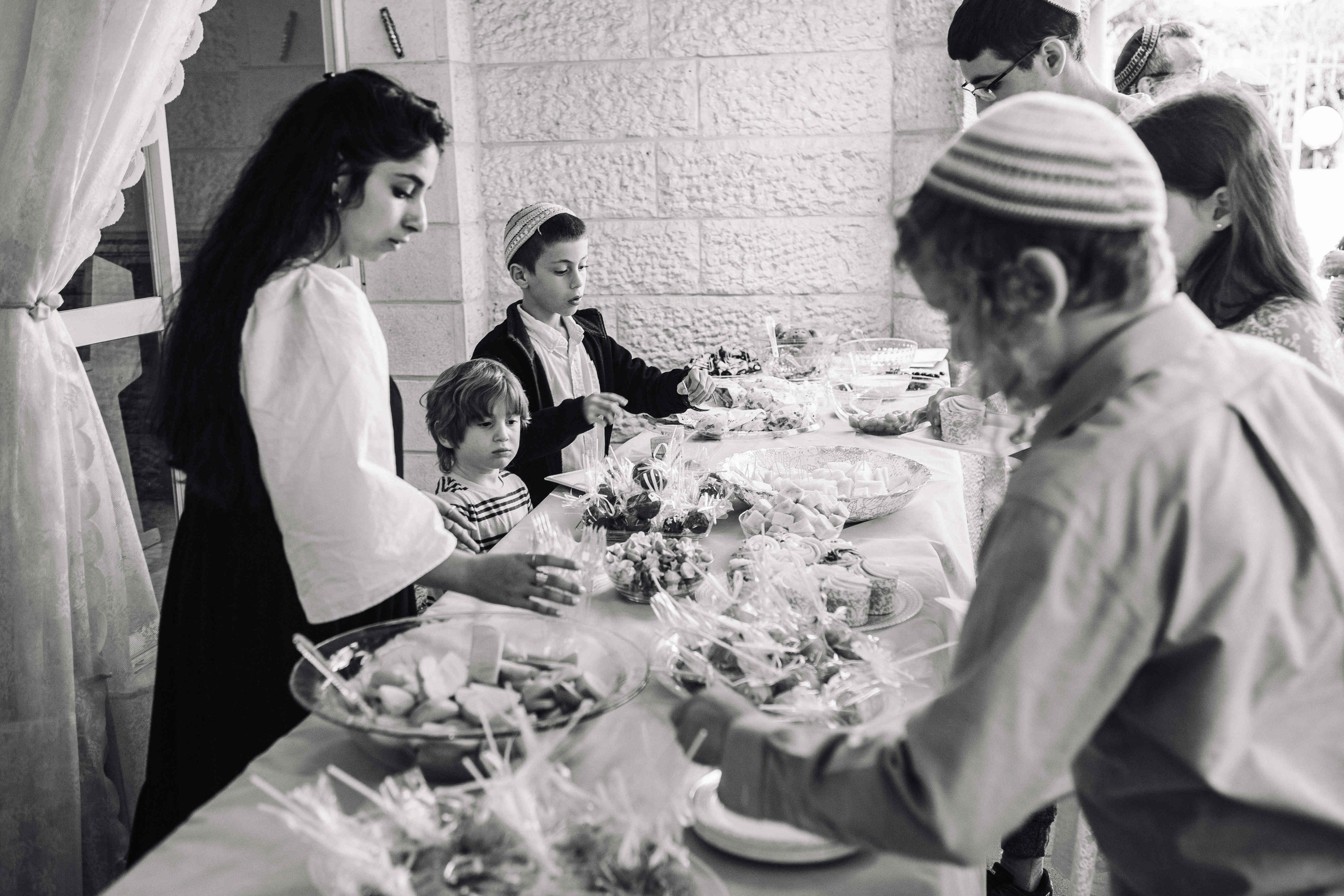 BRITH MILA IN THE SMALL SYNAGOGUE. PHOTOGRAPHER IN ISRAEL