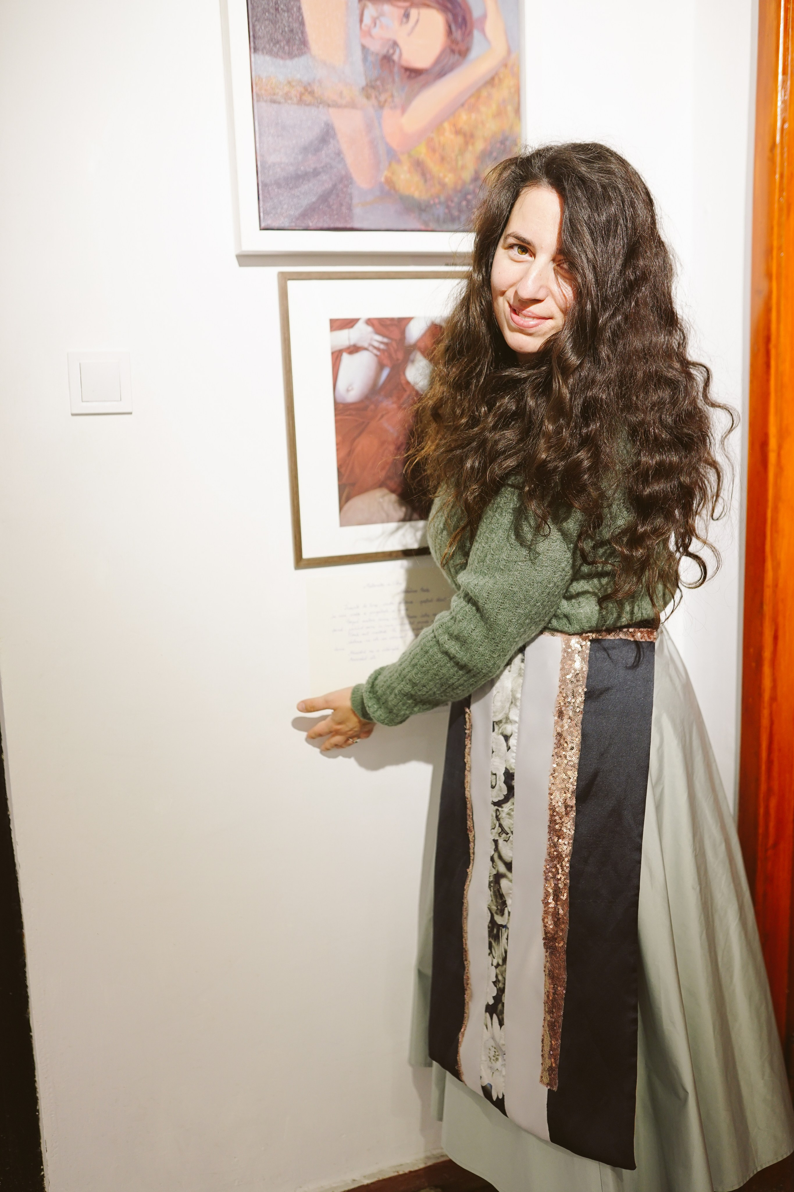 Expoziție Foto Maternitate Brașov | Mădălina Beda. Madalina Beda- Artist vizual, fotograf, doula la nastere, consultant babywearing Brasov si in toata tara