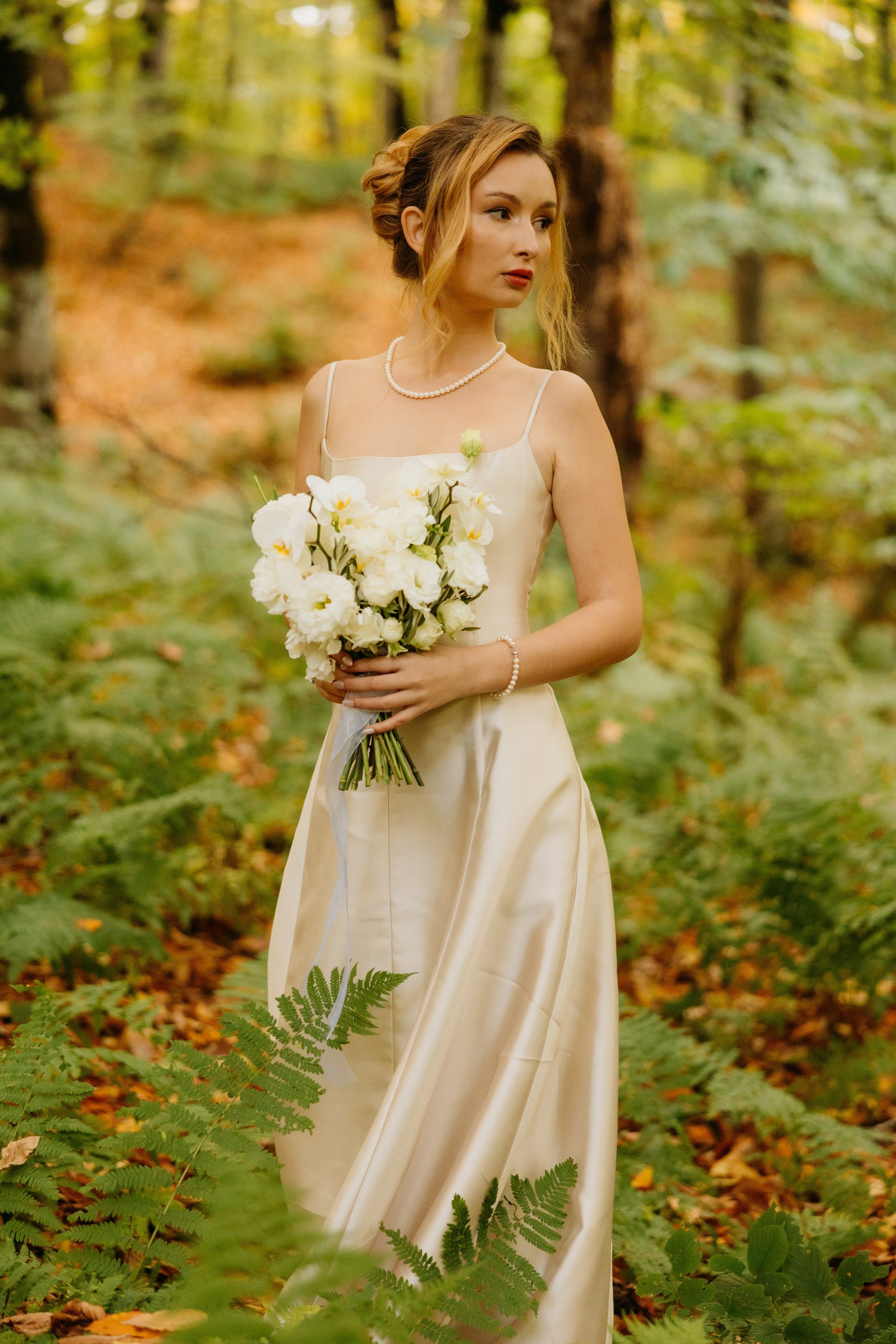 Love in Autumn forest. Wedding photographer in Tbilisi Ioseb Mamniashvili