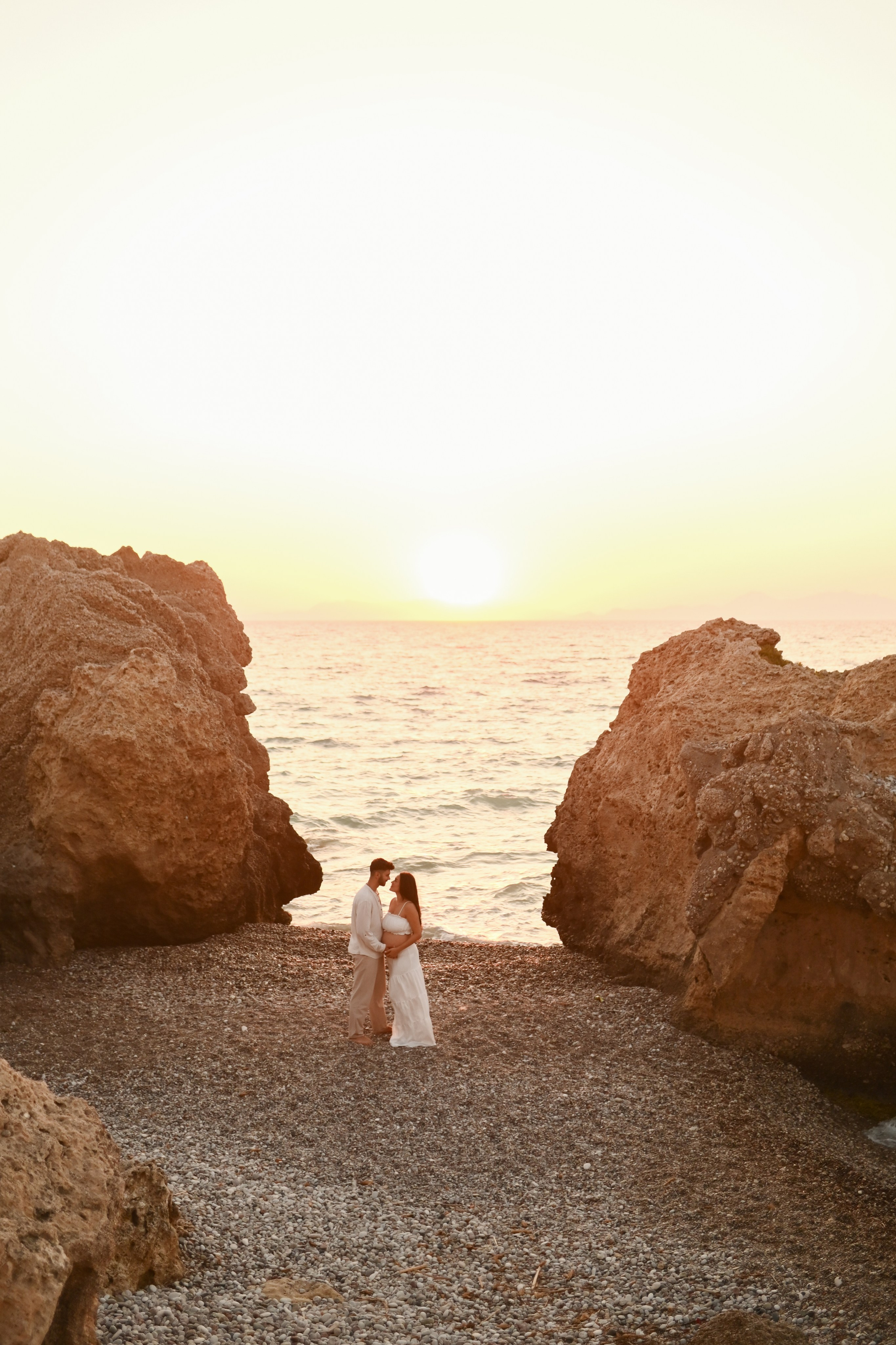 Ρομαντική φωτογράφιση εγκυμοσύνης στη Ρόδο. Φωτογράφος νεογέννητων στη Ρόδο. Φωτογράφιση εγκυμοσύνης