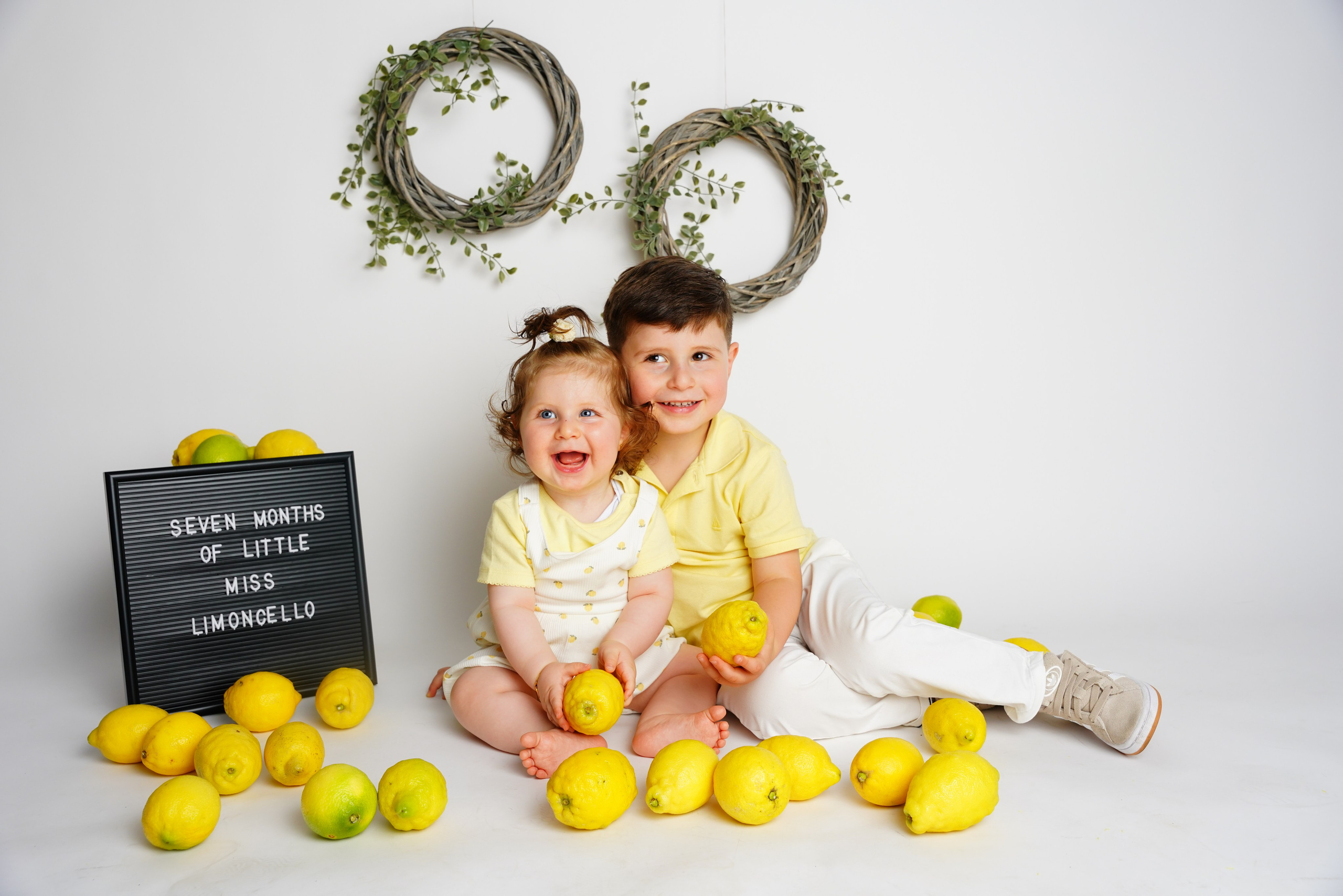Zitronen-Fotoshooting. Neugeborenenfotografin und Retoucher in Augsburg Nastassia Schneider