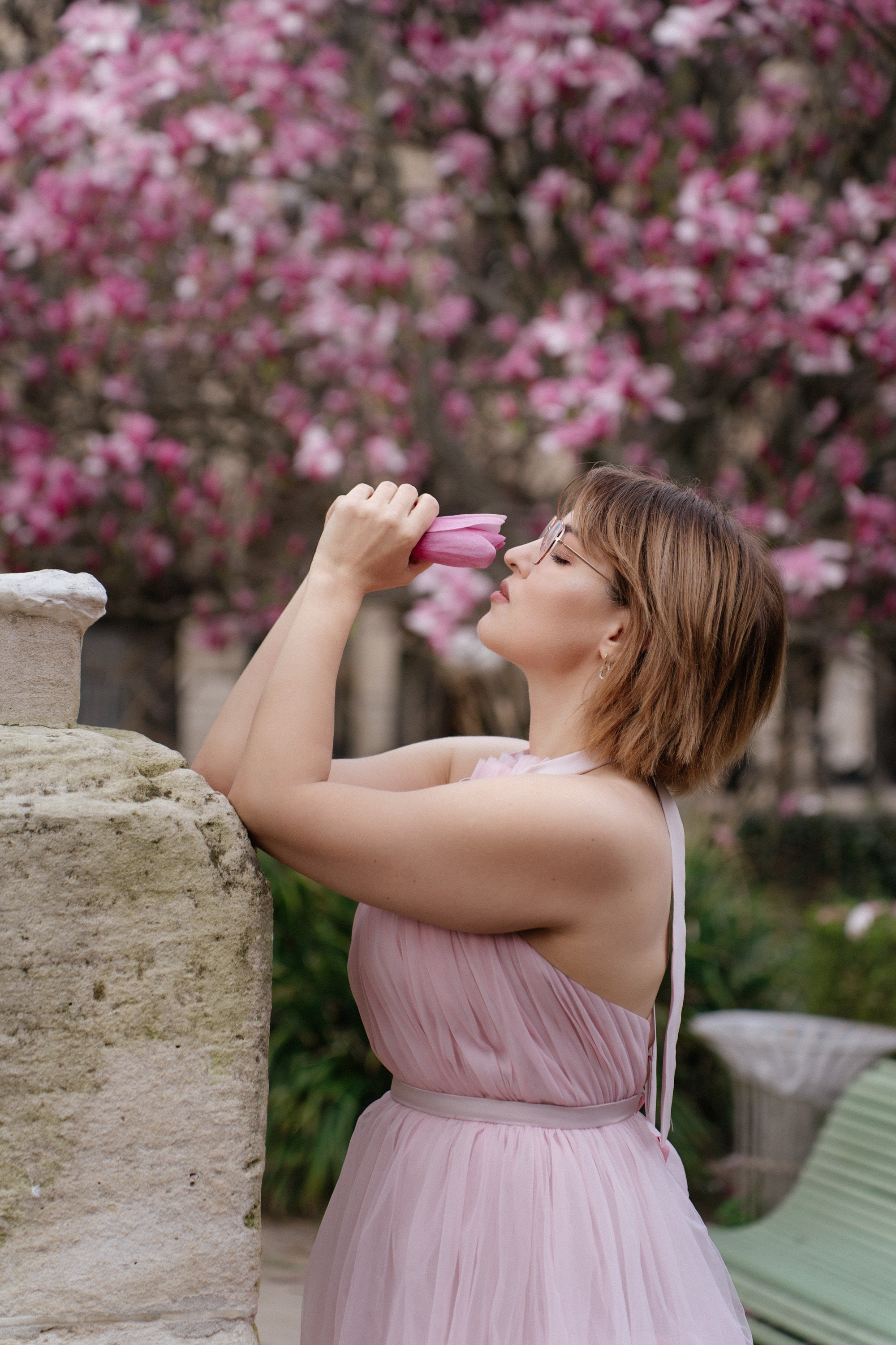 Solo Portrait Session: Magnolias. Paris Photographer & Videographer