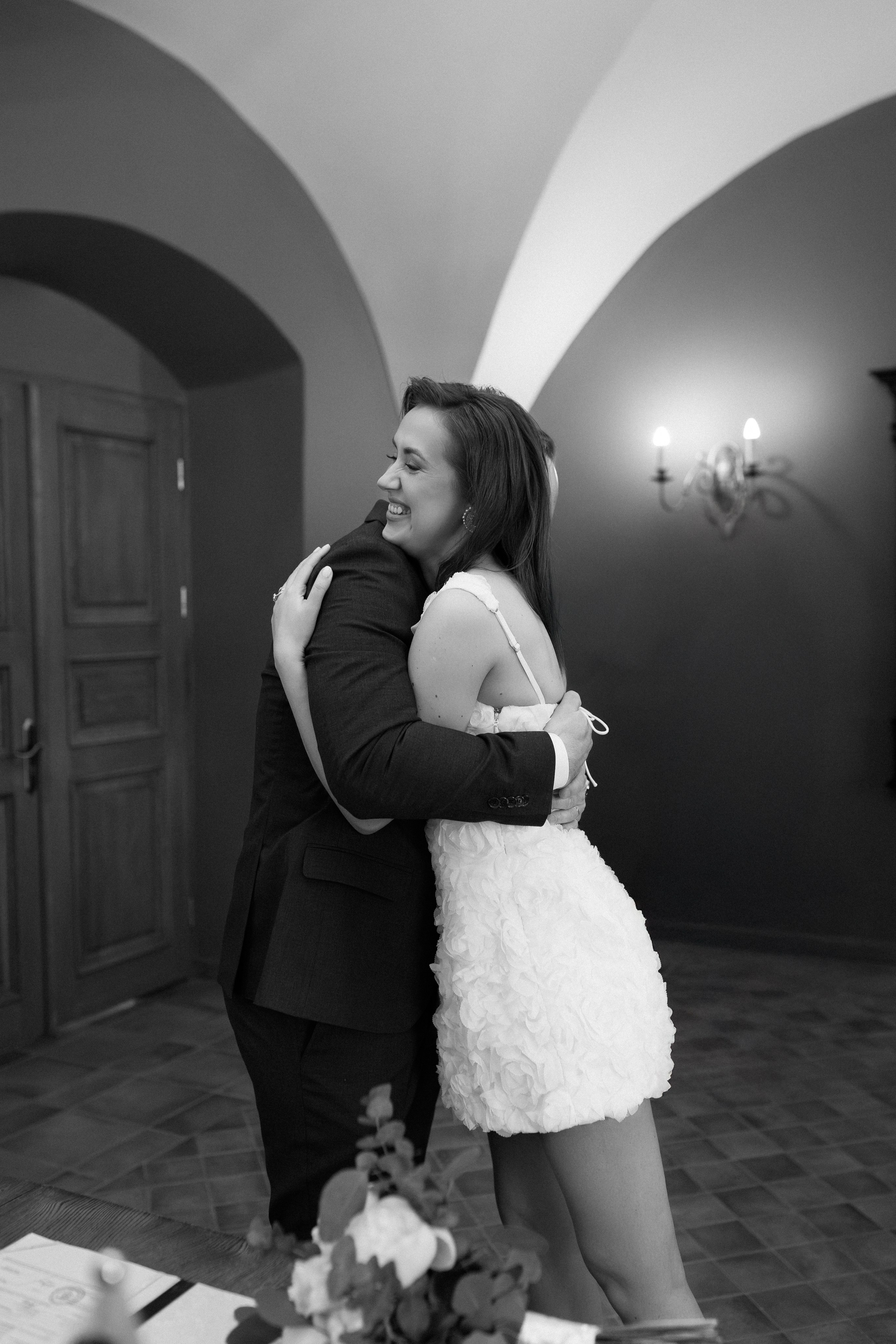 Monika ir Vytautas — miestu alsuojanti trumpa jaunųjų fotosesija Kaune