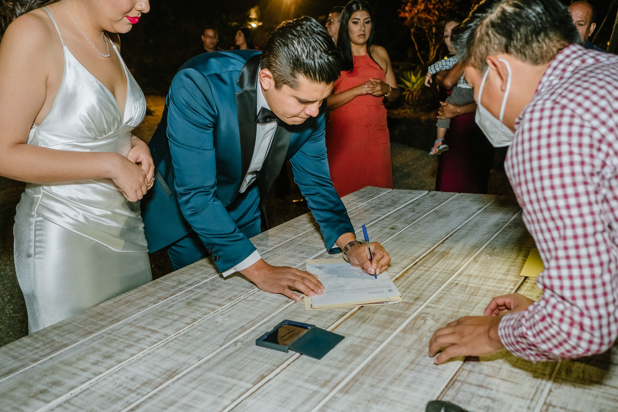 Yenisel & Raul / Tepoztlan. Wedding and family photographer in Mexico City