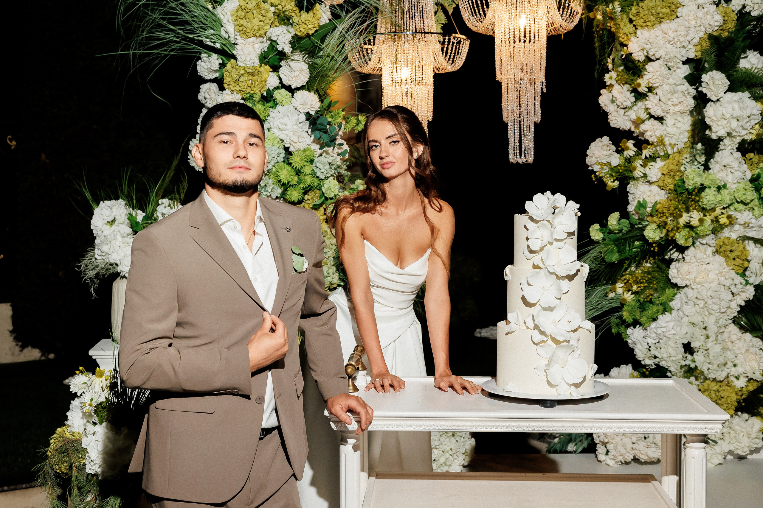 Eugen & Livia — Grand Elysee — Wedding Day. Servicii Foto și Video 067188353