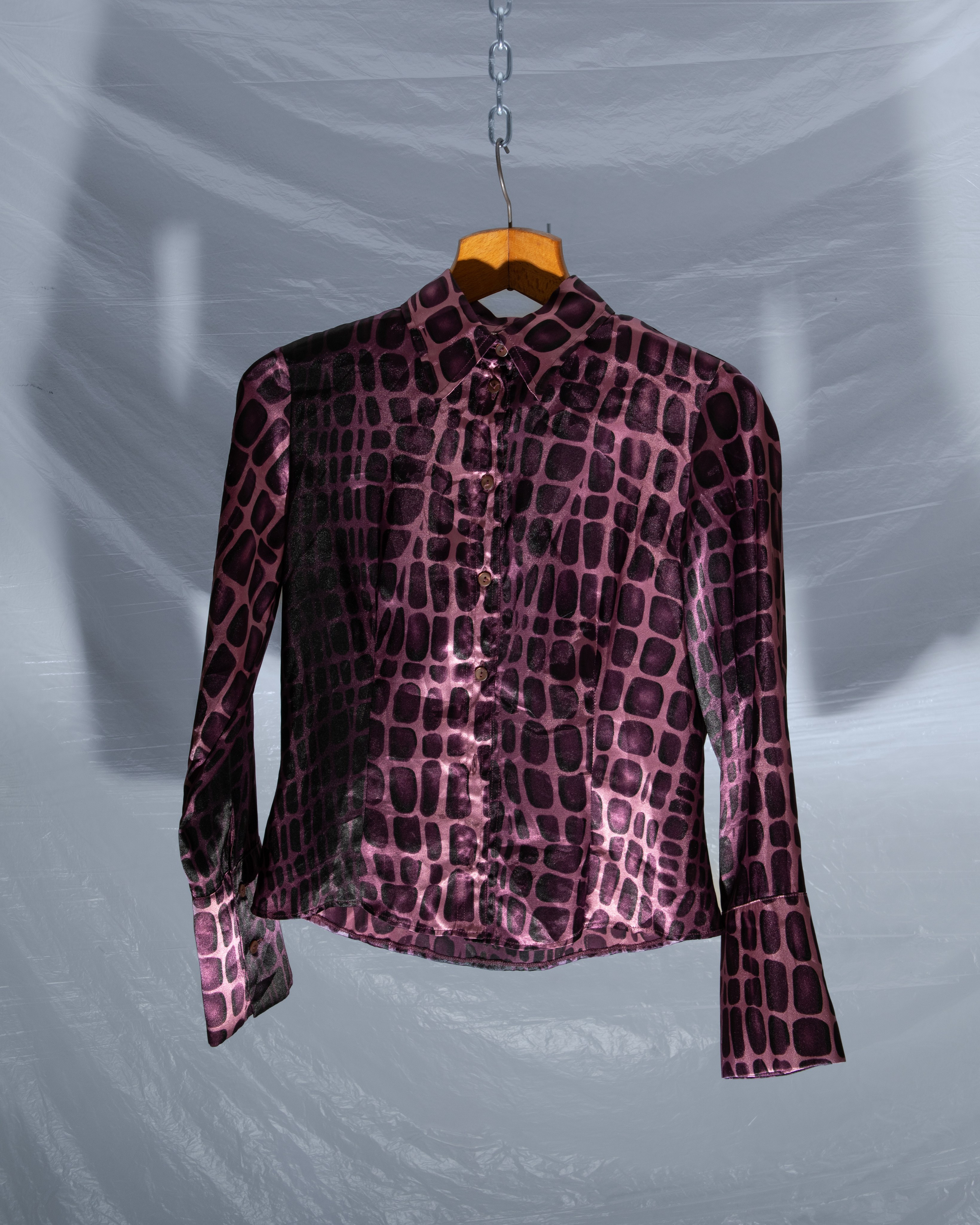 Top / T-shirt / Camicie. Aura Studio / co-design space