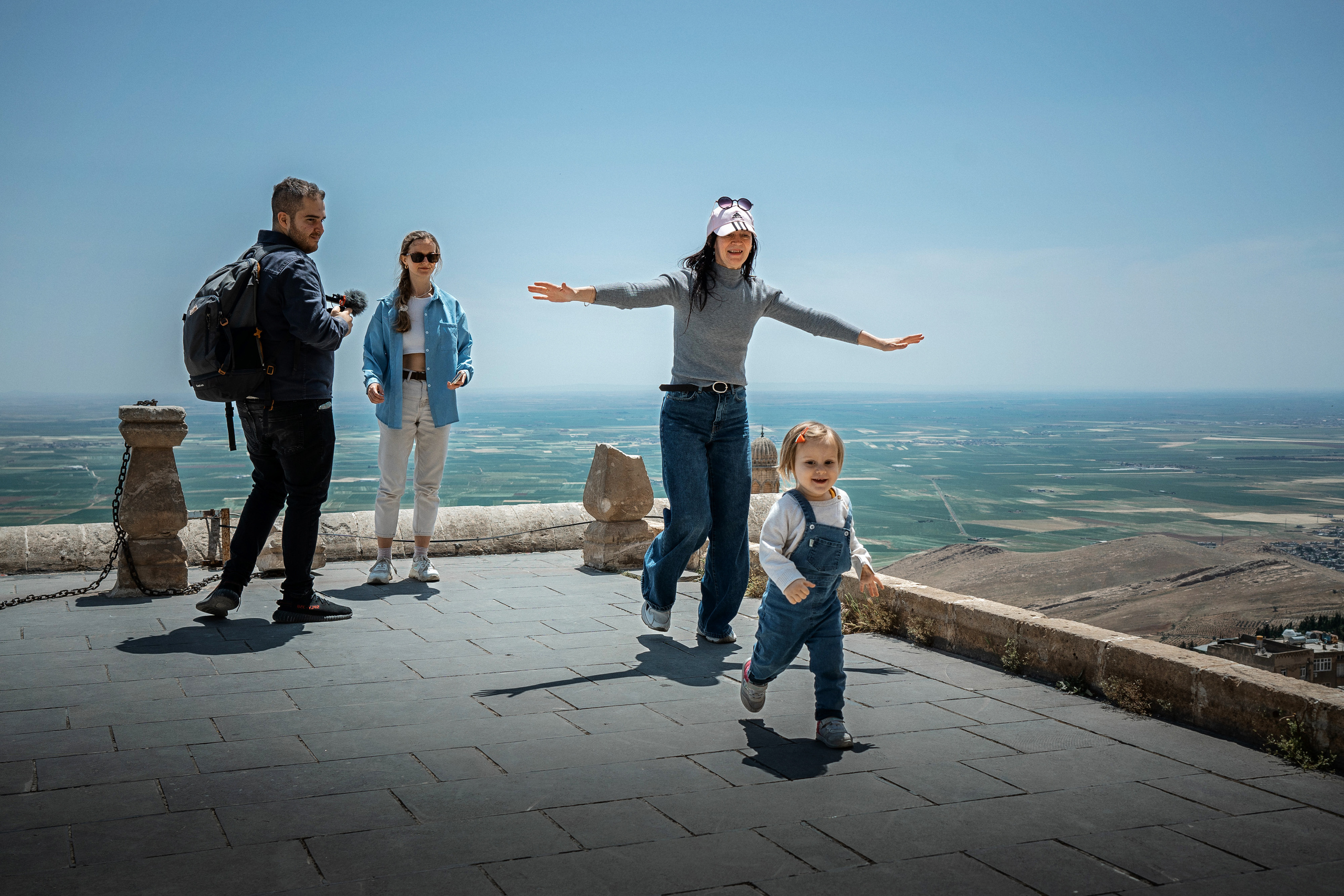 Путешествие и фотосессия в городе Мардин. Wedding, family and lifestyle photographer Anatoly. Photo sessions on rooftops with seagulls. Istanbul