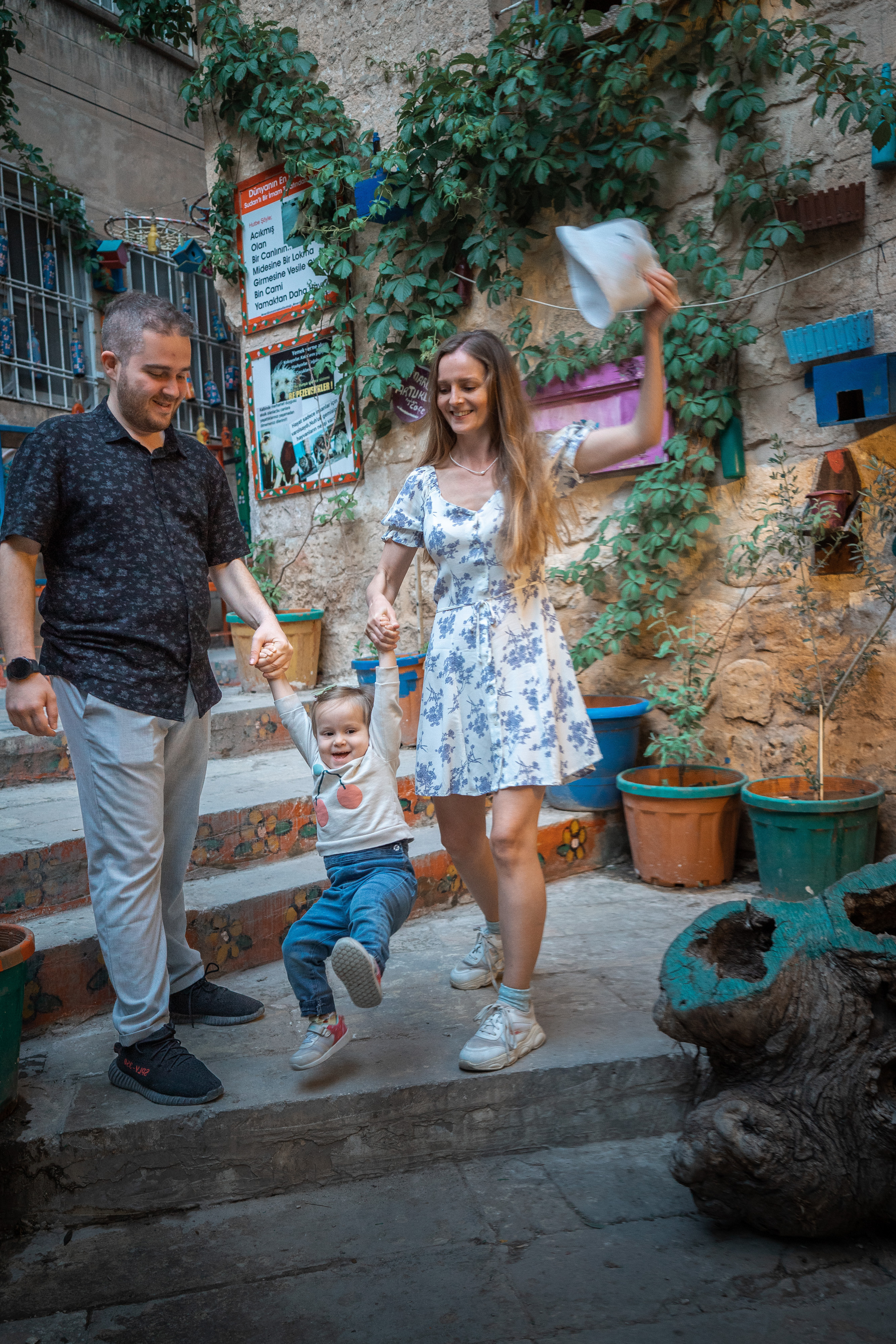 Путешествие и фотосессия в городе Мардин. Wedding, family and lifestyle photographer Anatoly. Photo sessions on rooftops with seagulls. Istanbul