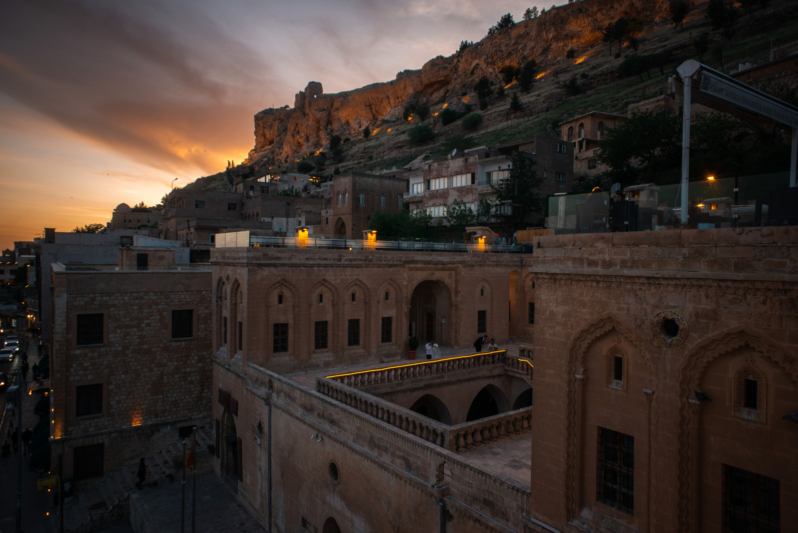 Путешествие и фотосессия в городе Мардин. Wedding, family and lifestyle photographer Anatoly. Photo sessions on rooftops with seagulls. Istanbul