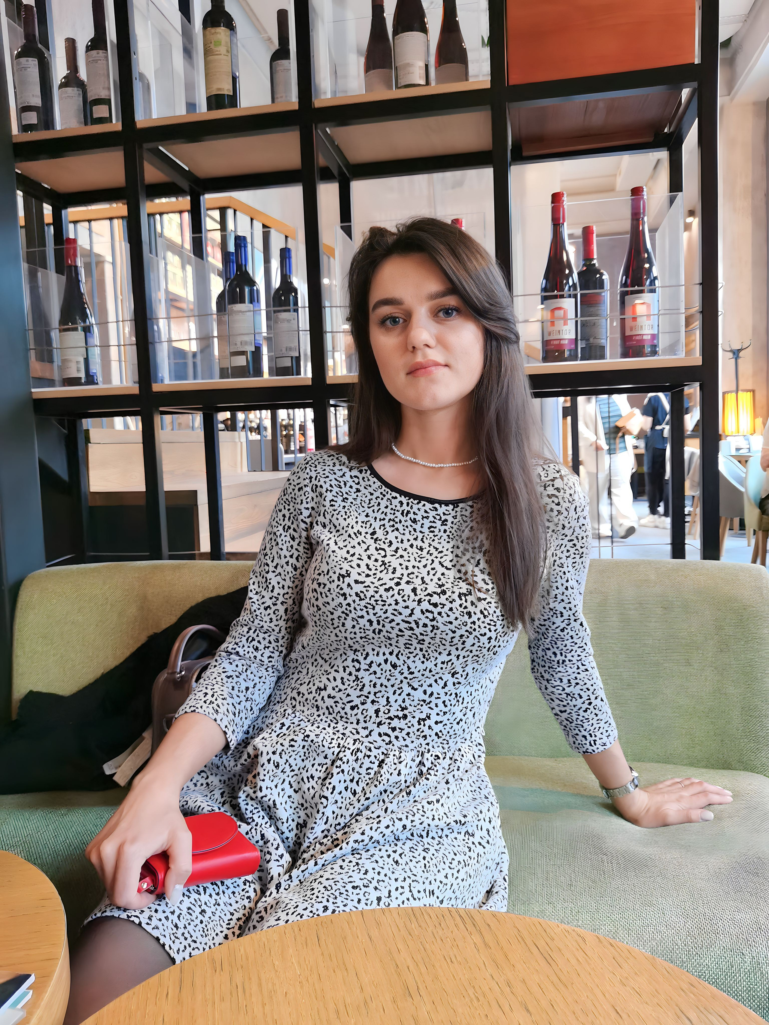 Photoshoot outside for young girl. Виктория Федосеенко, фотограф в Сербии