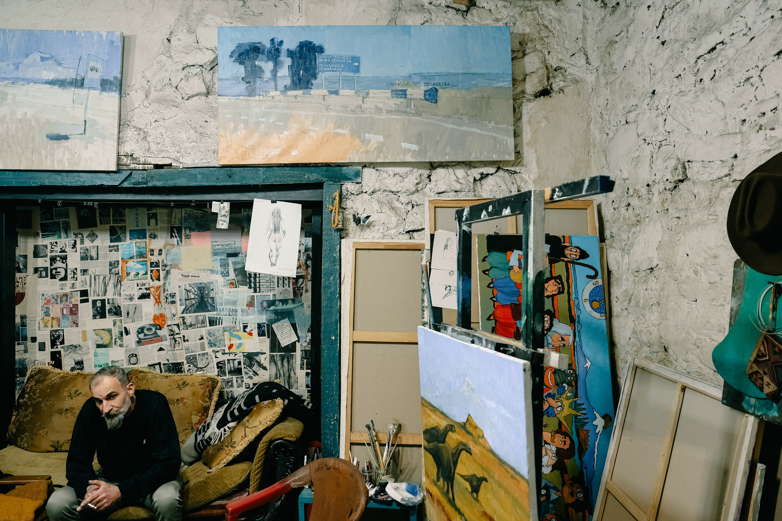 Reportage (artist's studio, sed velikodny — rush). Asmikiam