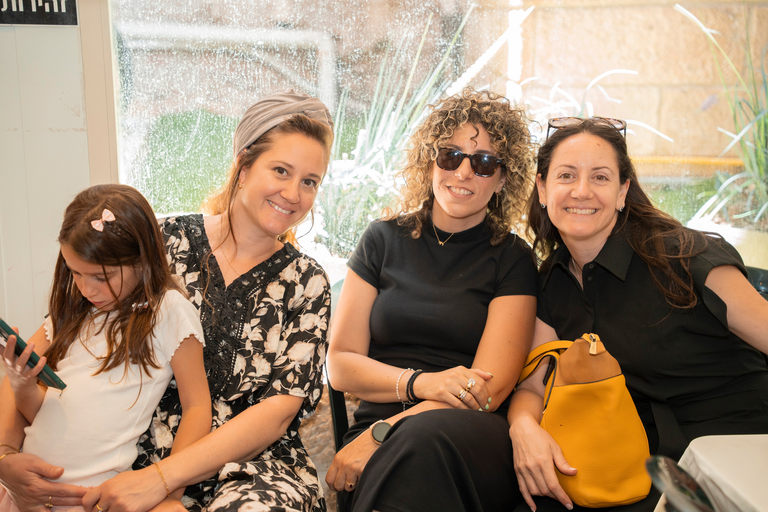 הנחת התפילין רפאל לוי. יוסף מזרחי צילום חתונה, ברית וזוגיות. צלם מקצועי שאוהב להוציא אתכם הכי יפים ברגעים הכי מרגשים