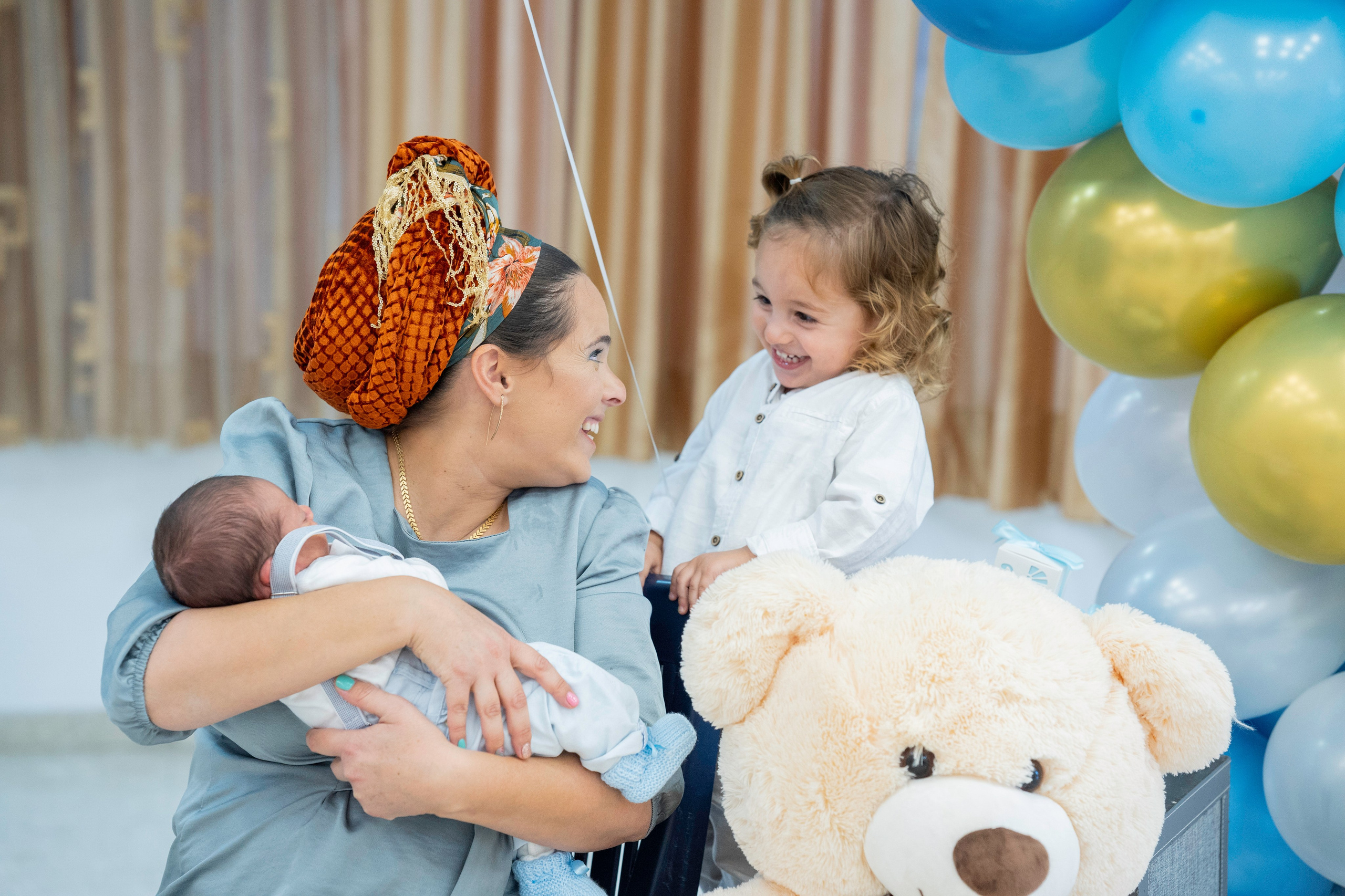 הברית של יוסף וחנה. יוסף מזרחי צילום חתונה, ברית וזוגיות. צלם מקצועי שאוהב להוציא אתכם הכי יפים ברגעים הכי מרגשים